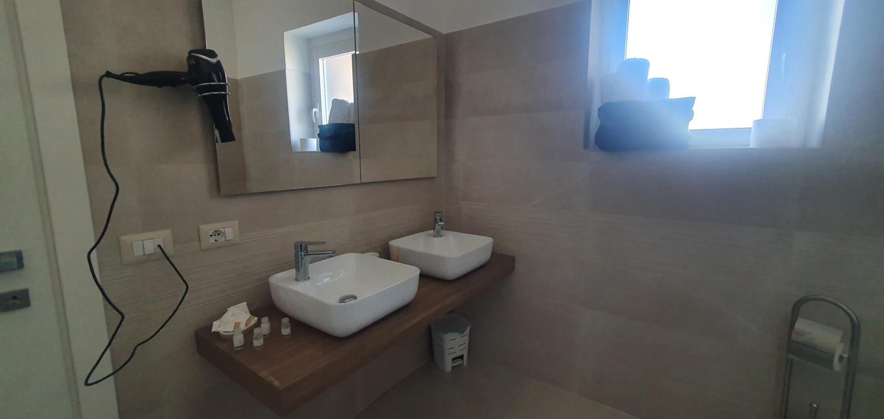 Deluxe Double Room with Balcony photo 2