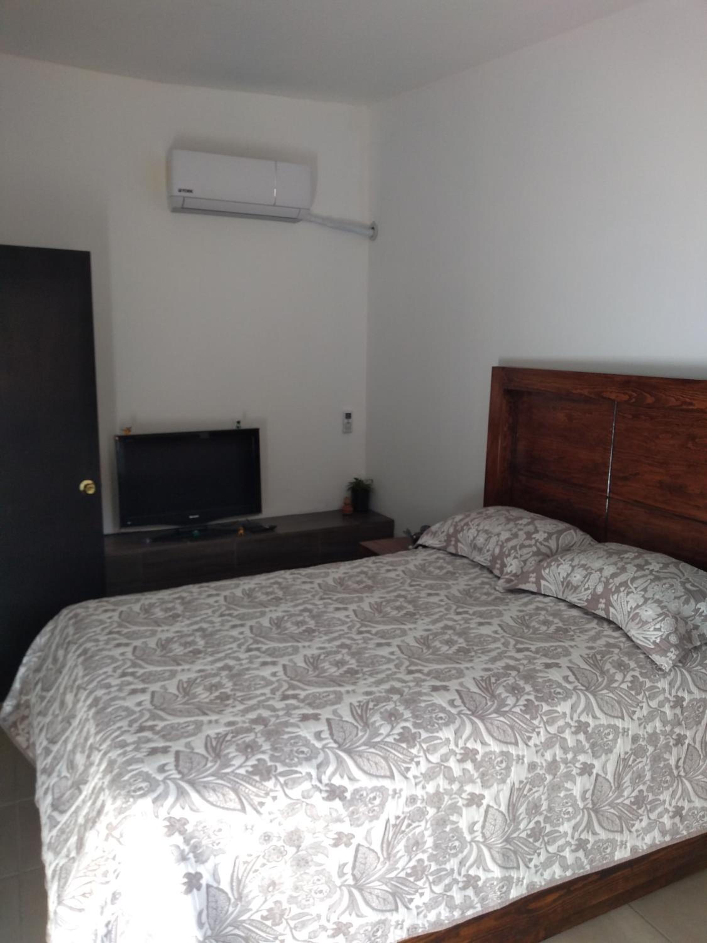 Two-Bedroom House - Photo 33