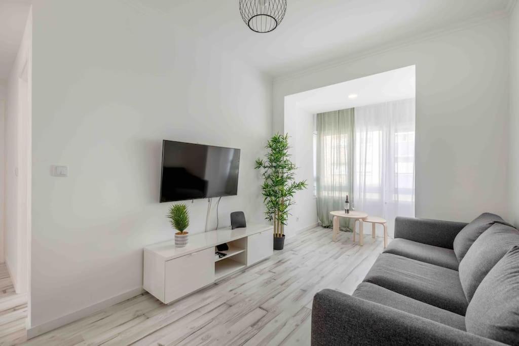 Three-Bedroom Apartment photo 2