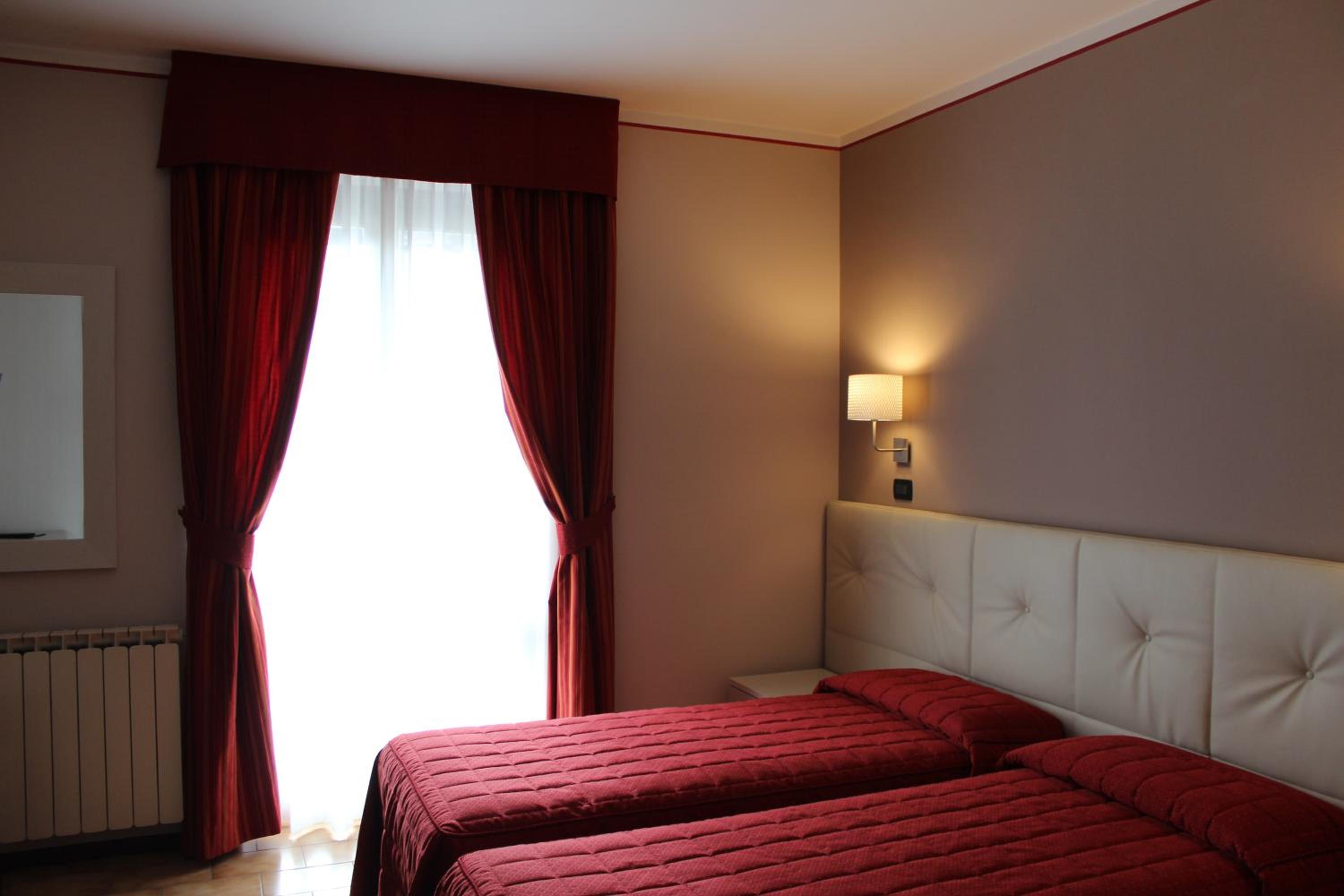 Triple Room with Balcony - Photo 1