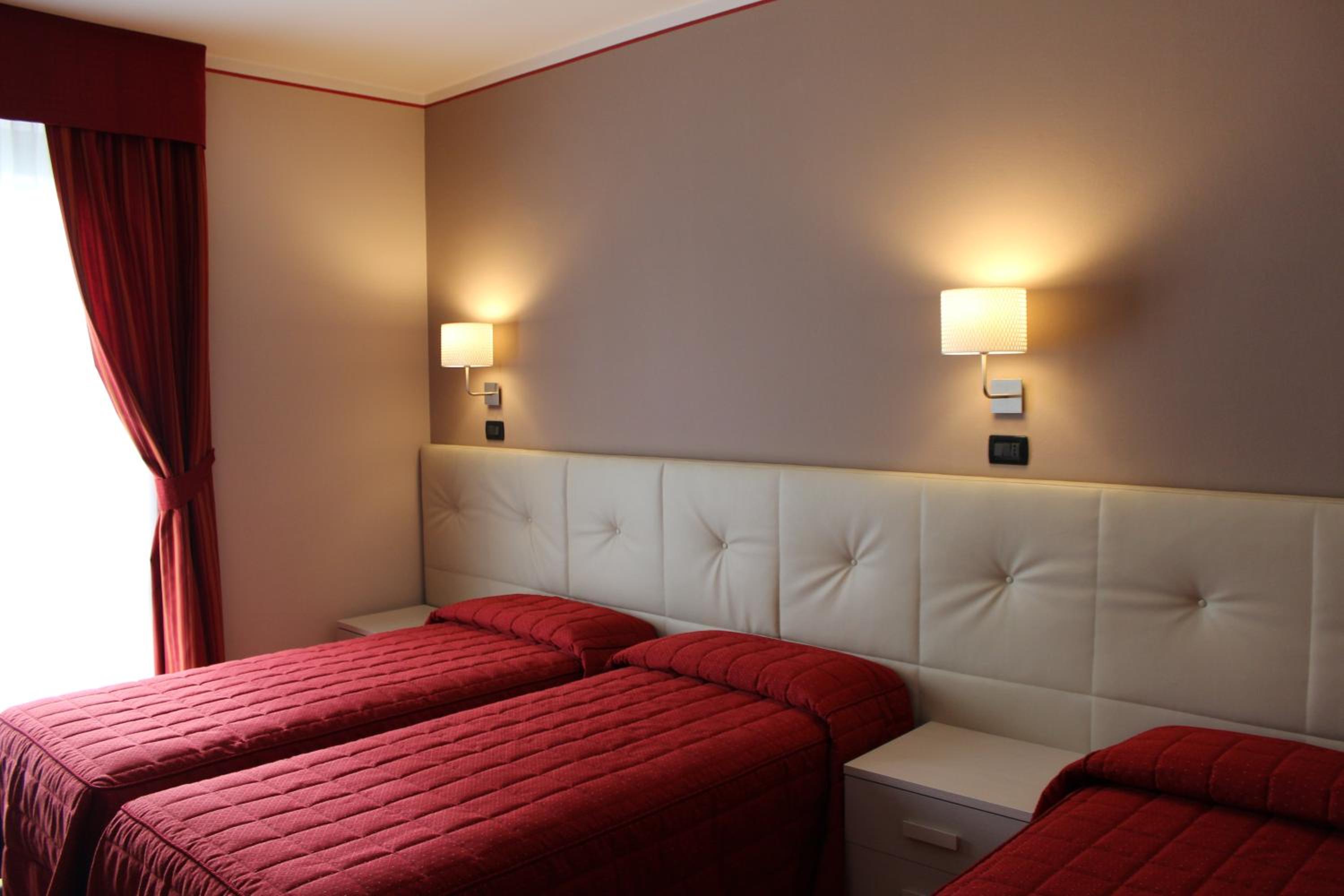 Triple Room with Balcony - Photo 3