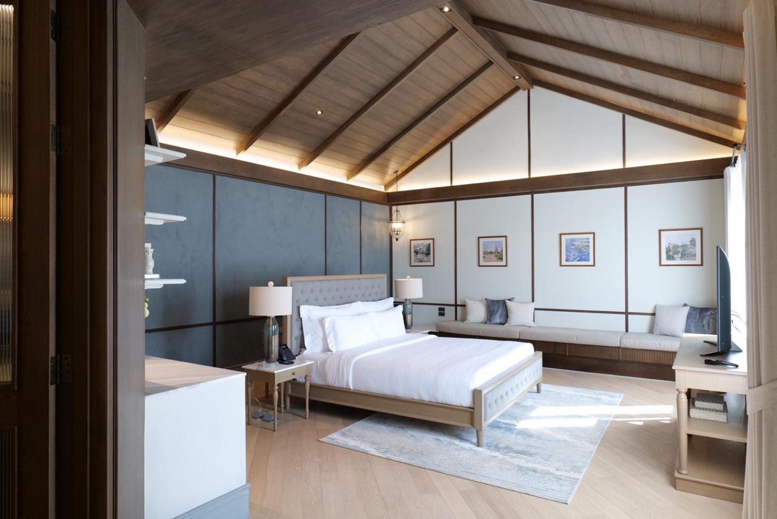 Six-Bedroom House - Photo 33