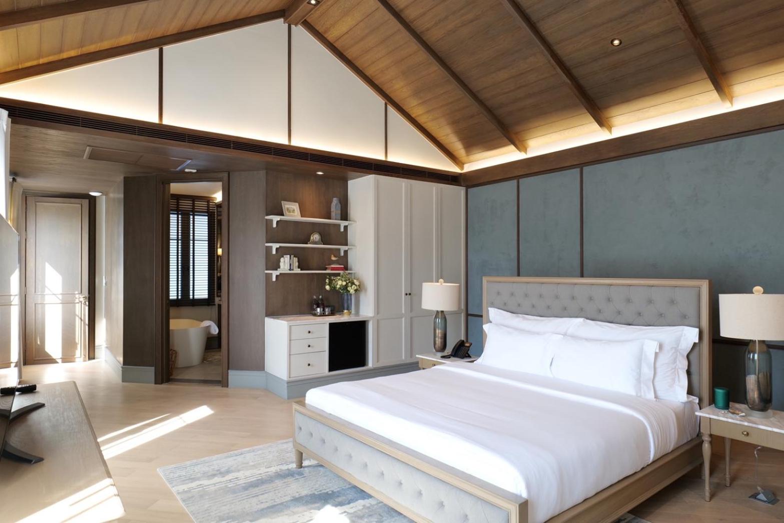 Six-Bedroom House - Photo 32