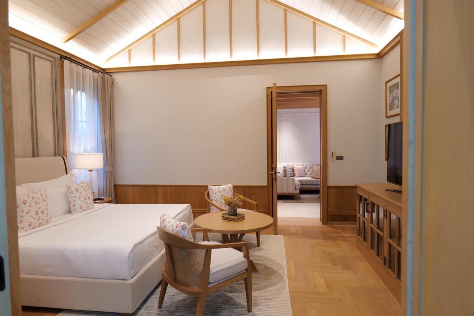 Six-Bedroom House - Photo 22