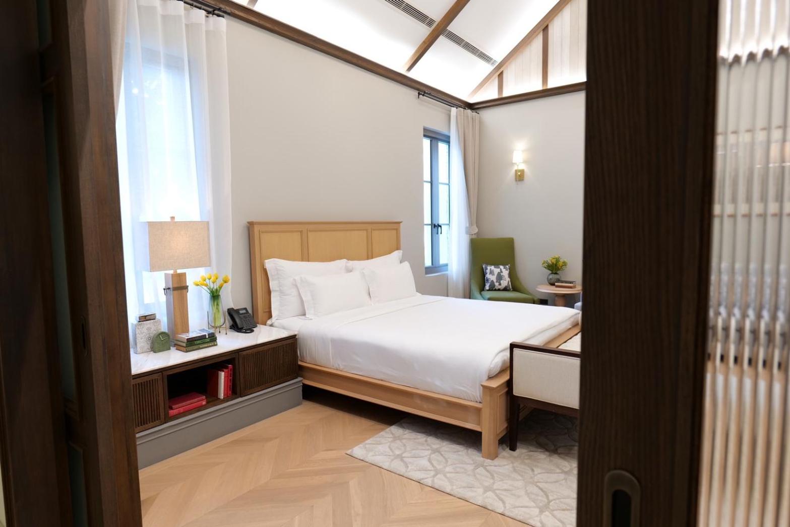 Six-Bedroom House - Photo 13
