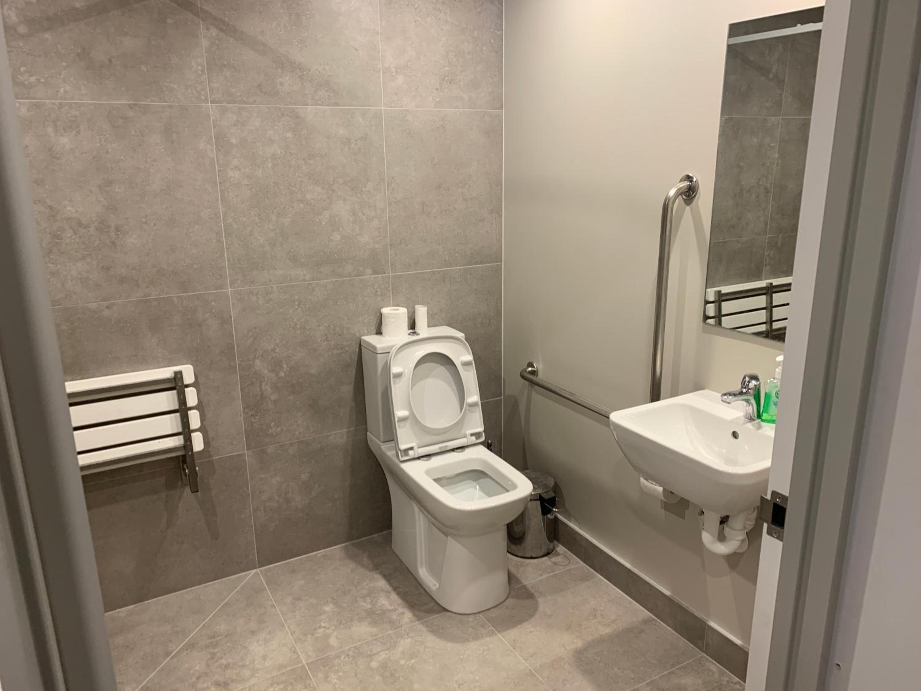 Double or Twin Room with City View - Photo 3