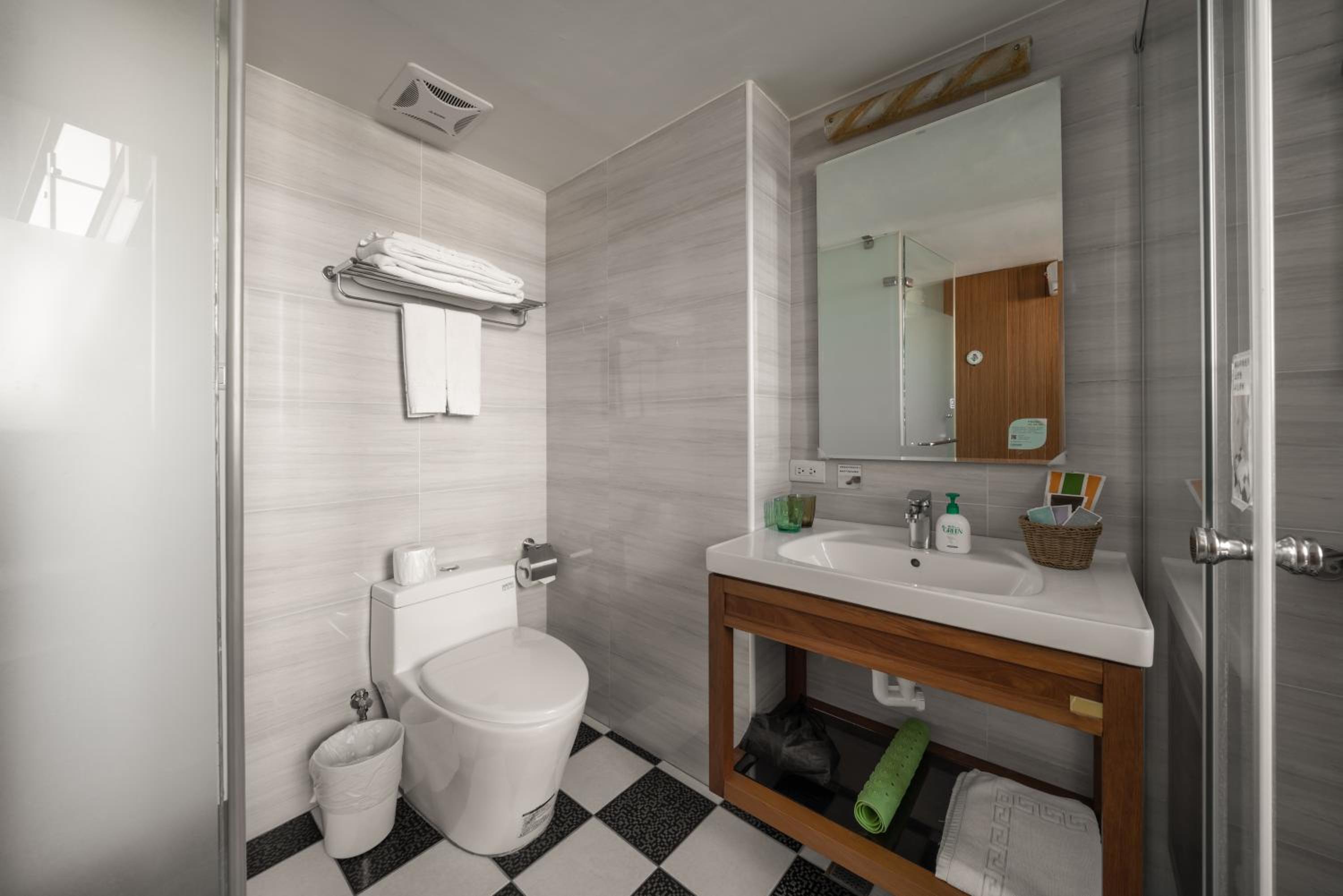 Standard Double Room - Photo 6