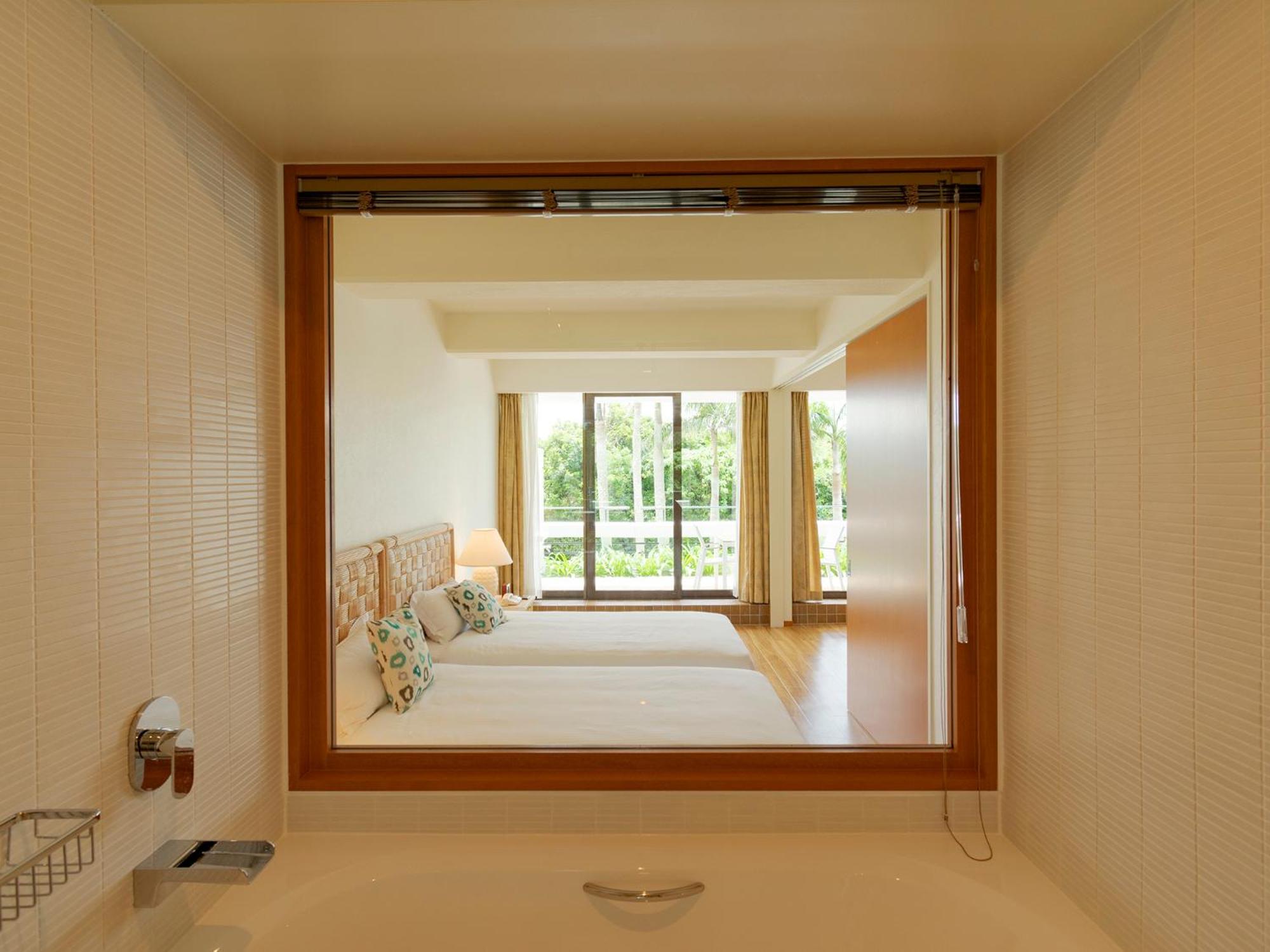Premium Room with Mountain View -Non smoking (Stacking Bed for 3+ guests) - Photo 3