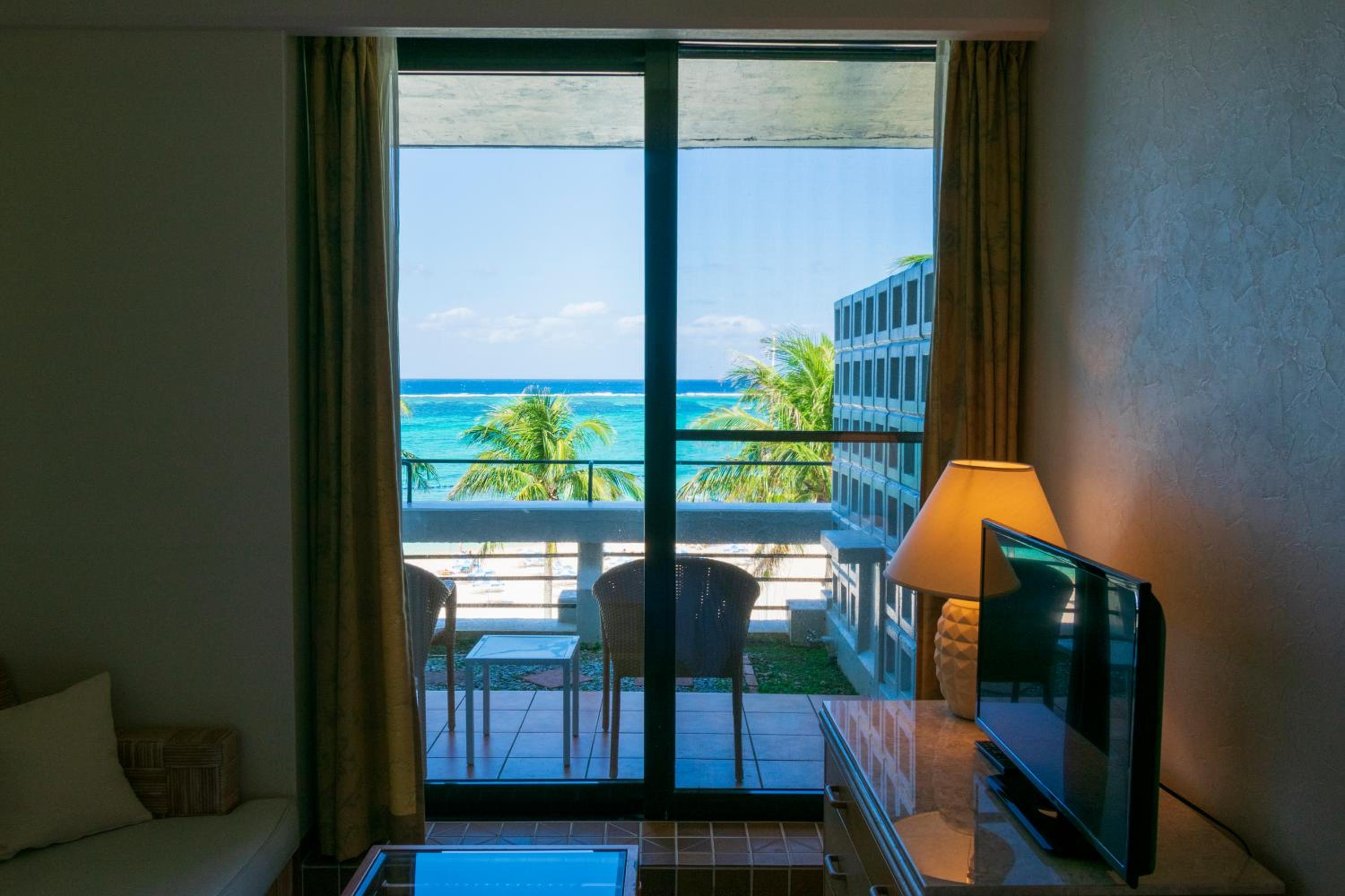Comfort Room Ocean Front Non-Smoking  - Photo 4