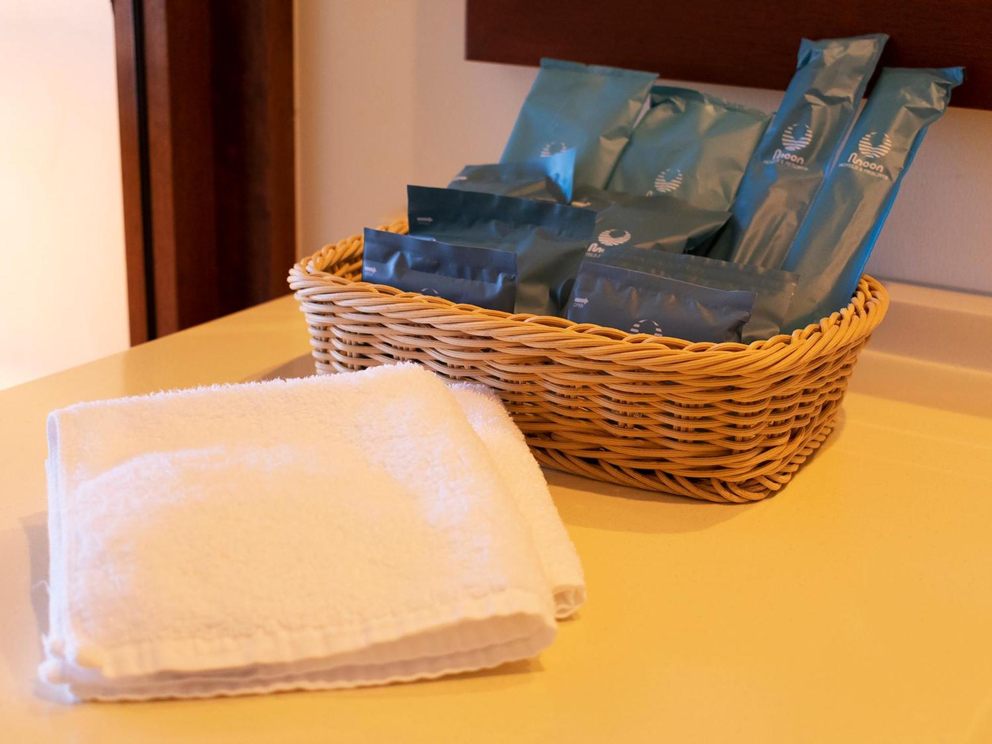 Premium Room with Mountain View -Non smoking (Stacking Bed for 3+ guests) - Photo 2