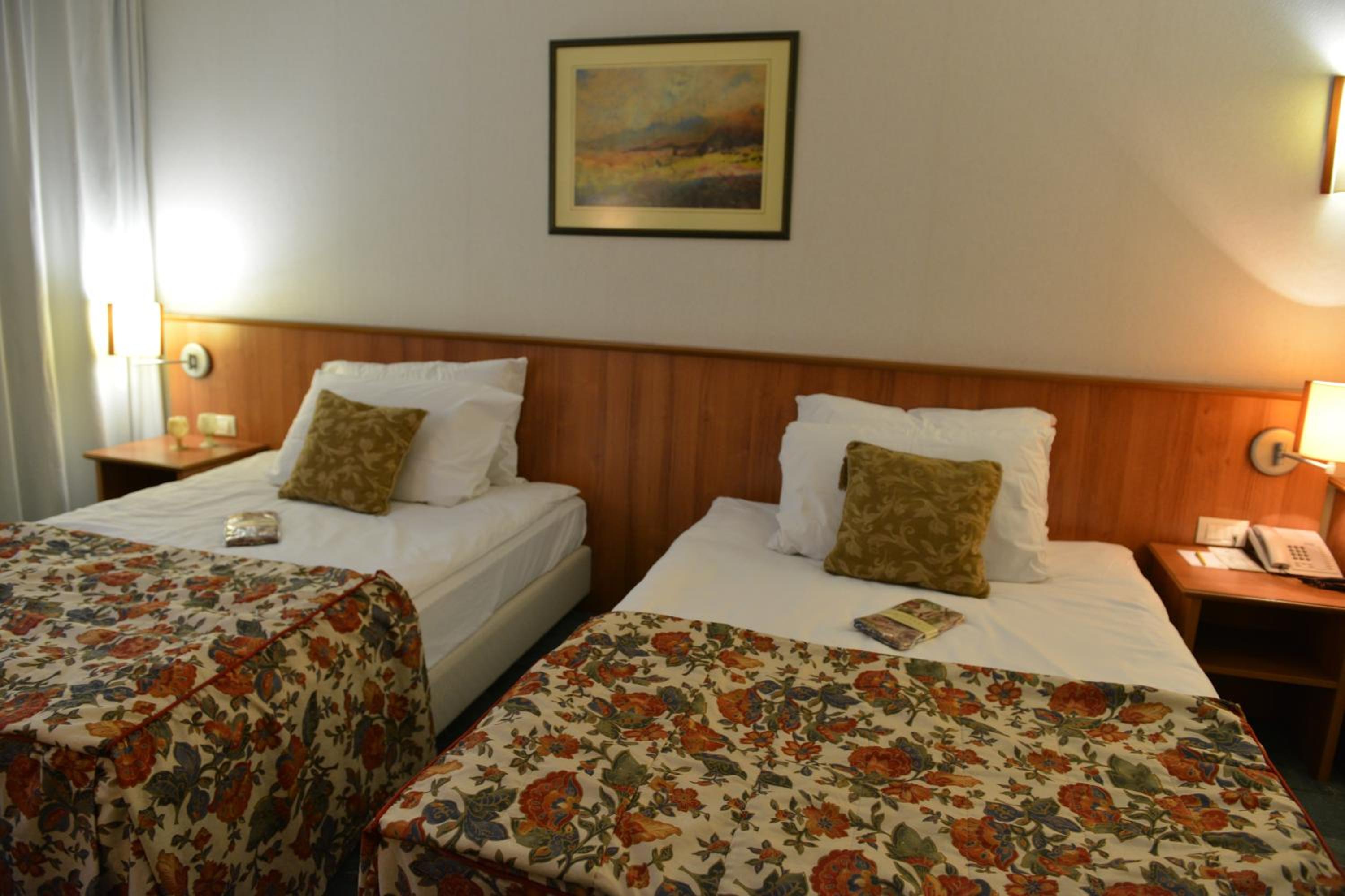 Twin Room - Photo 1