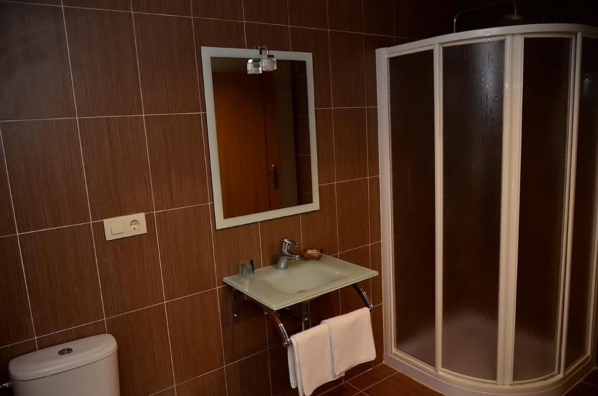 Double or Twin Room with Extra Bed photo 2