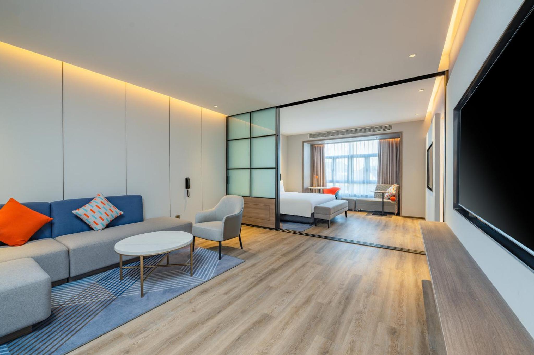 One-Bedroom King Suite - Photo 3