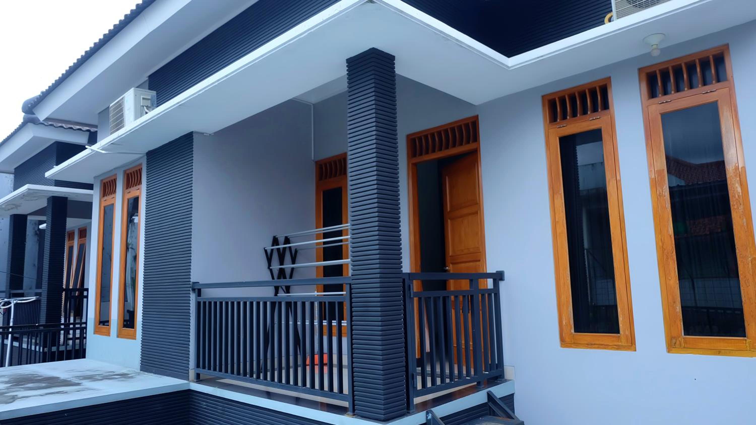 Six-Bedroom House - Photo 29