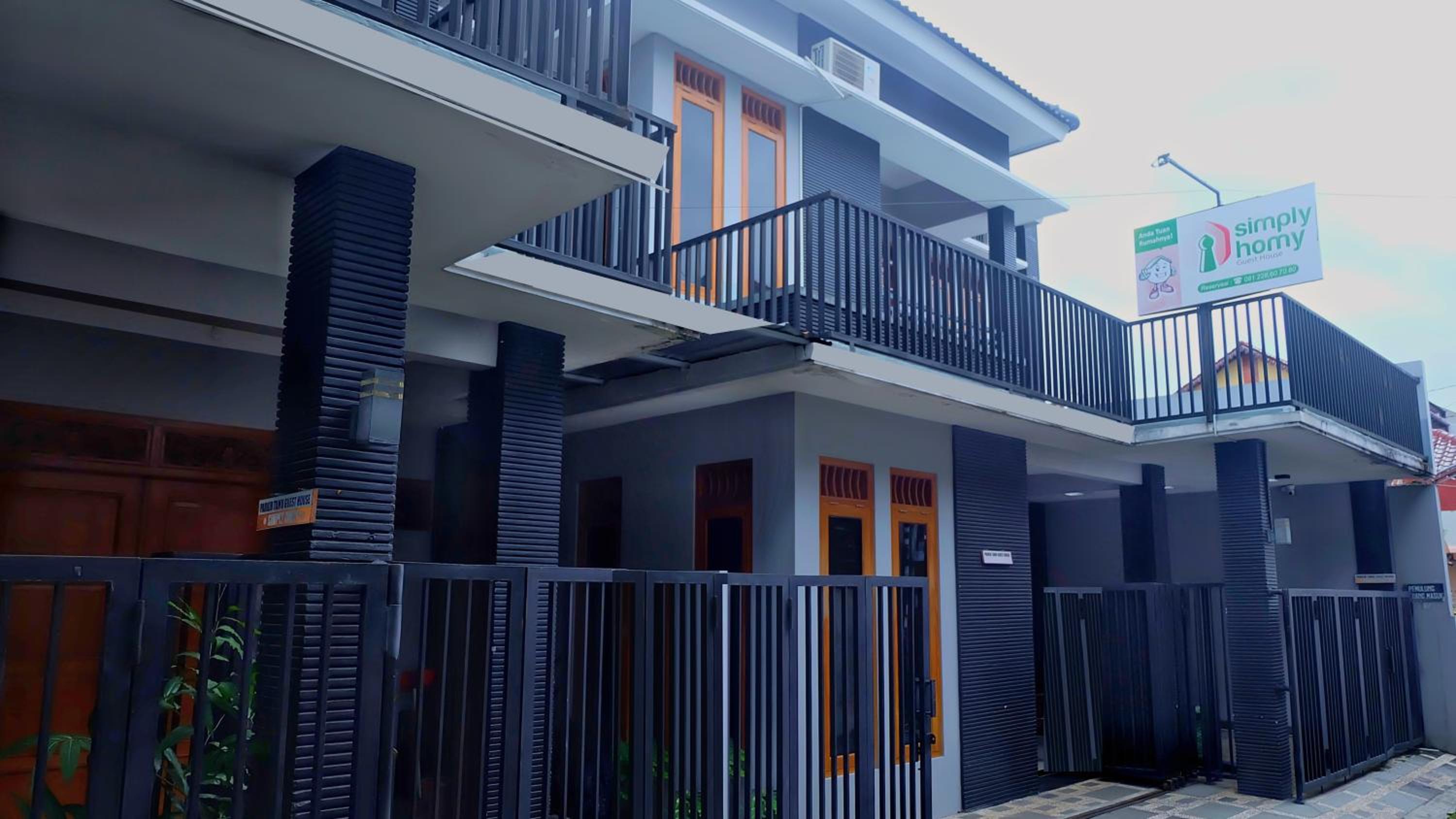 Six-Bedroom House - Photo 19