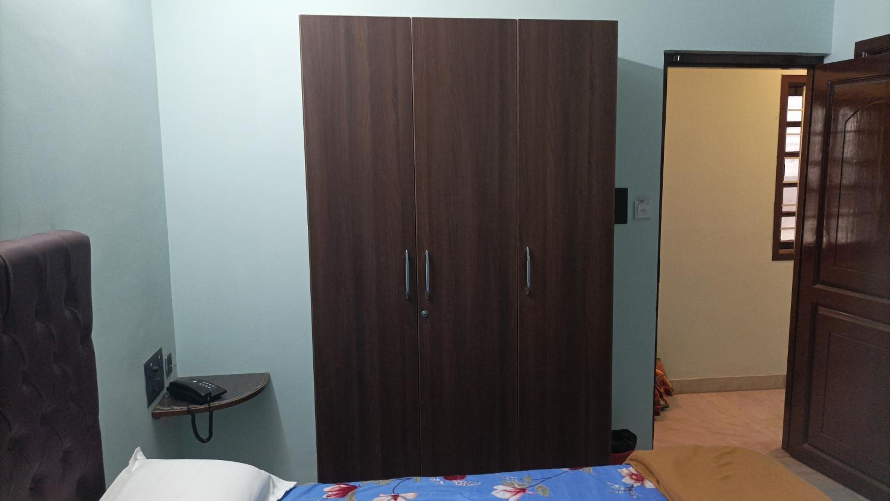 Standard Double Room - Photo 12