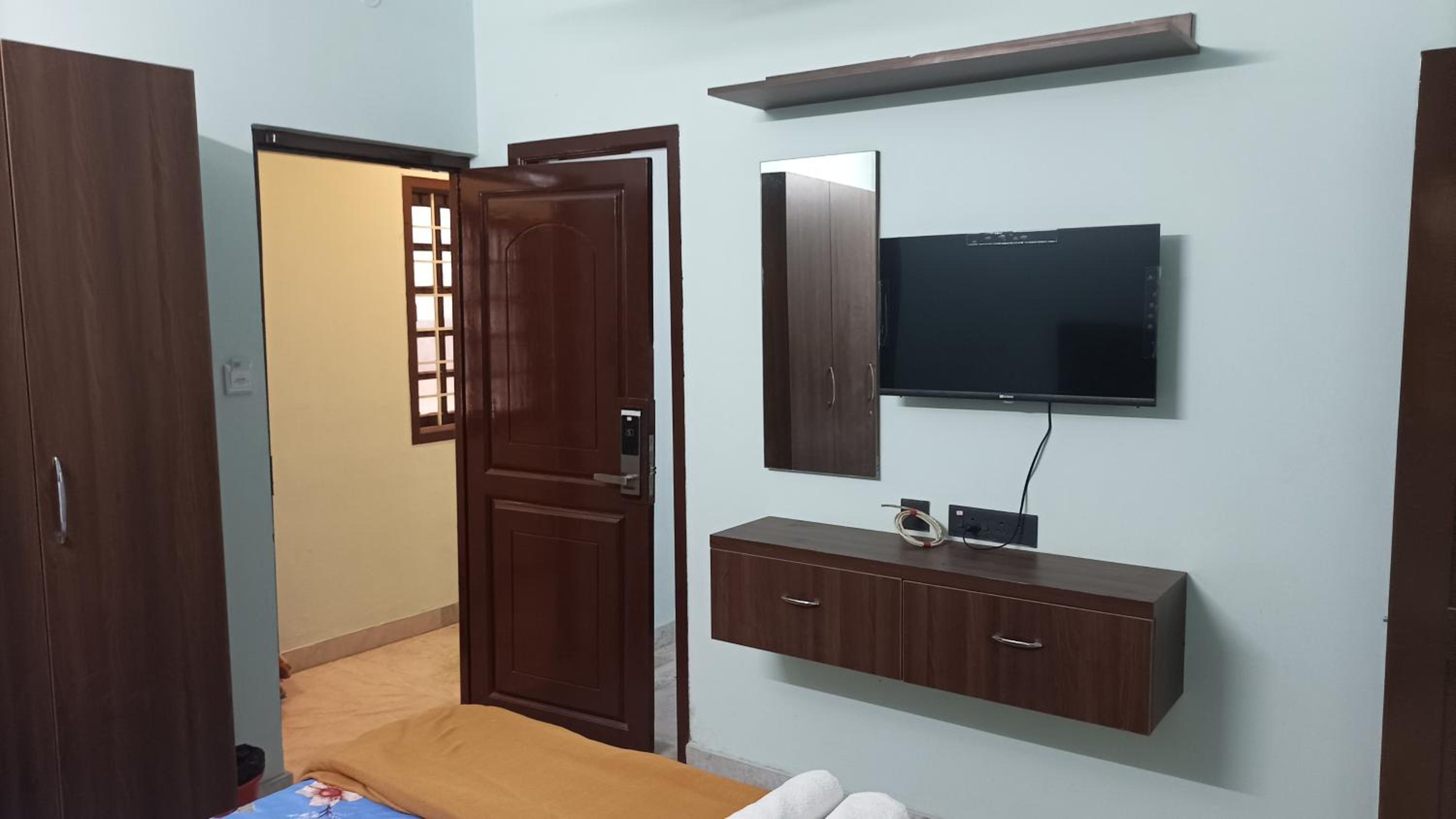 Standard Double Room - Photo 13
