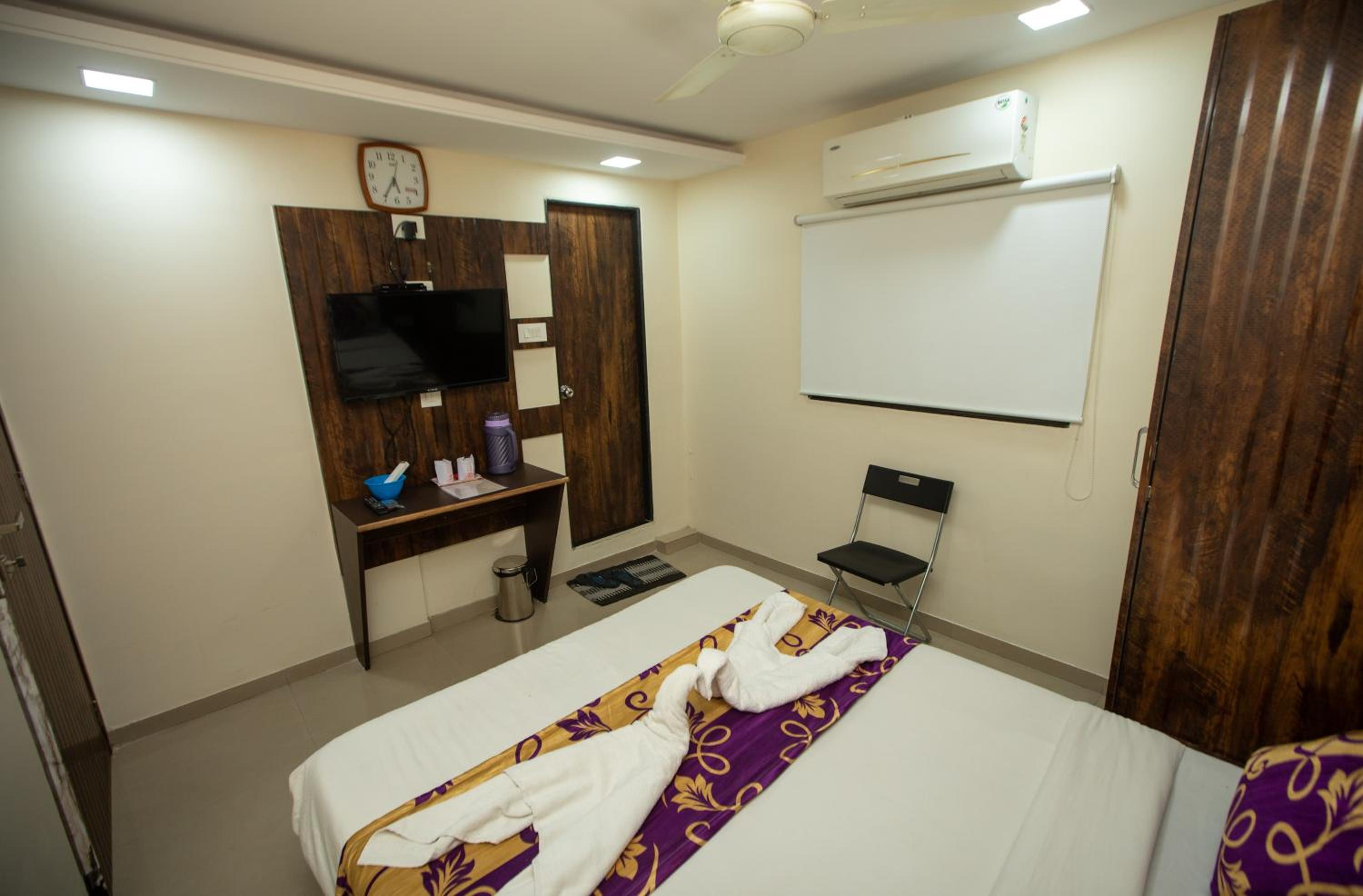 Deluxe Room - Photo 30