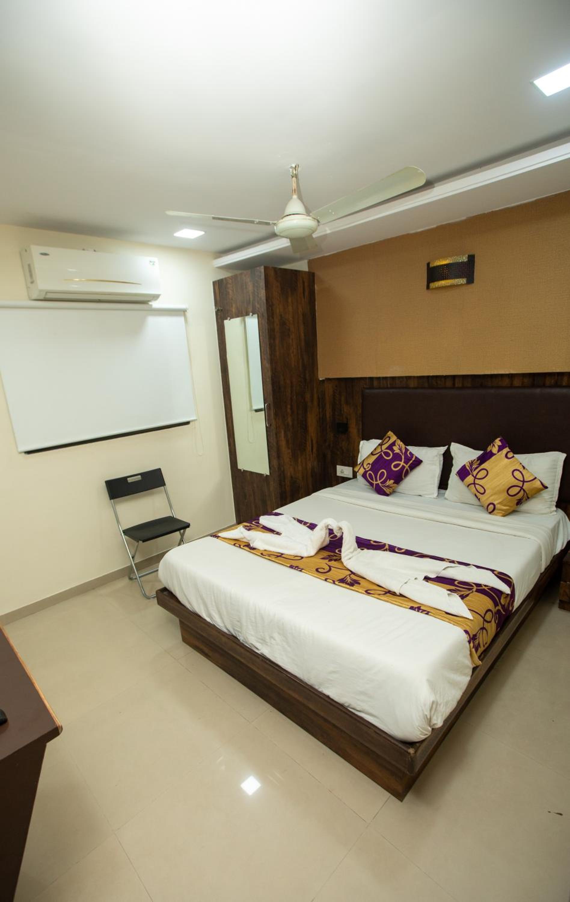 Deluxe Room - Photo 28