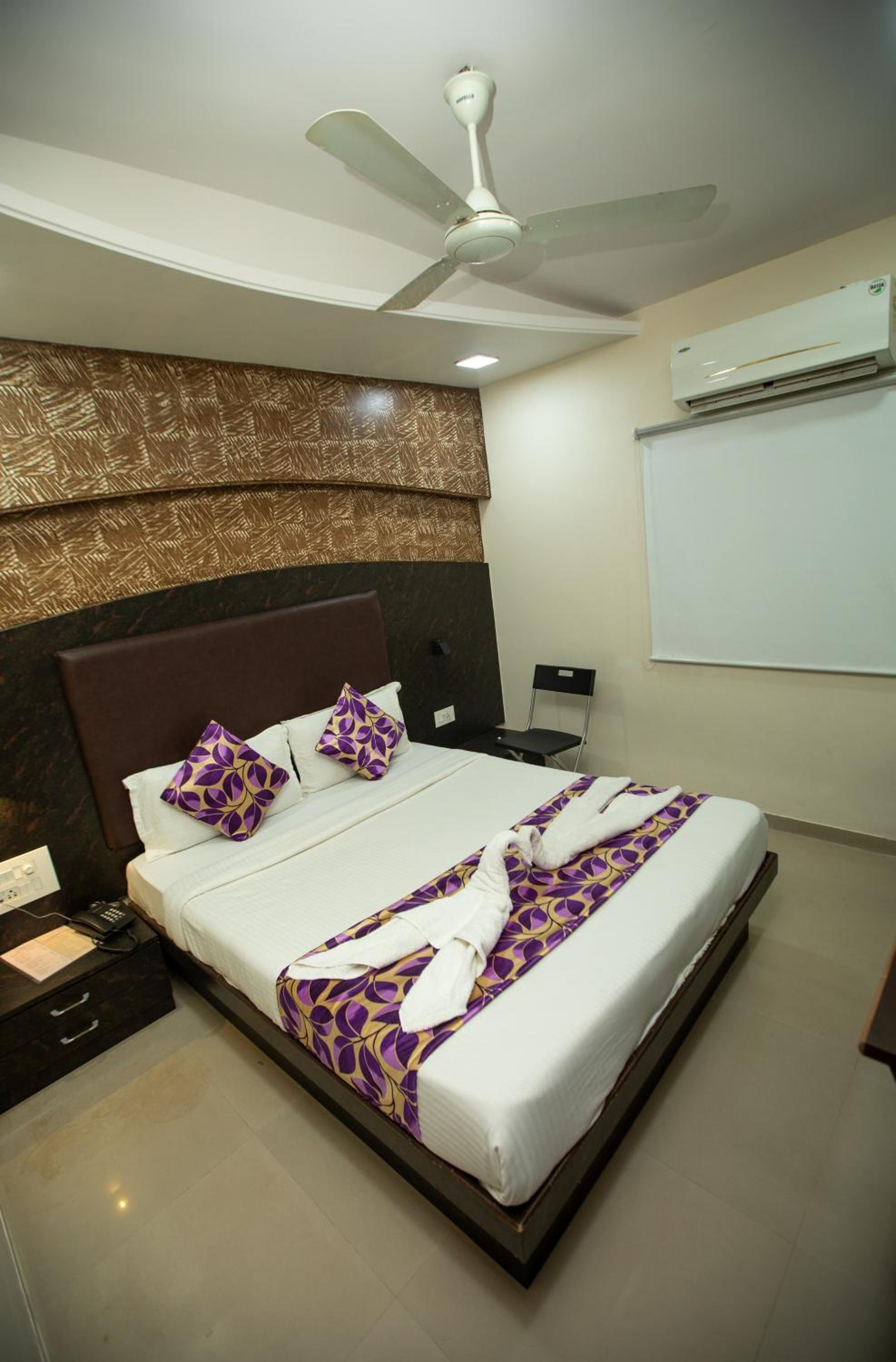 Deluxe Room - Photo 35