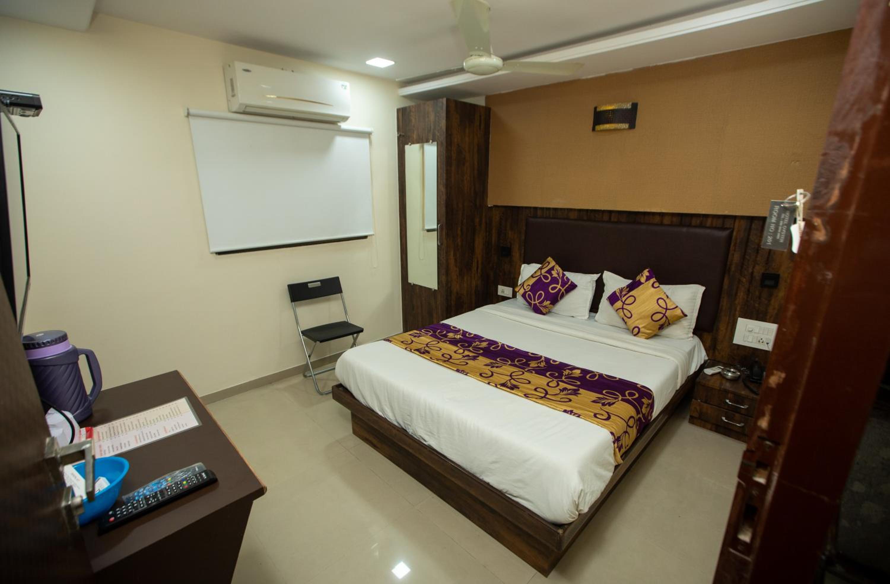 Deluxe Room - Photo 34