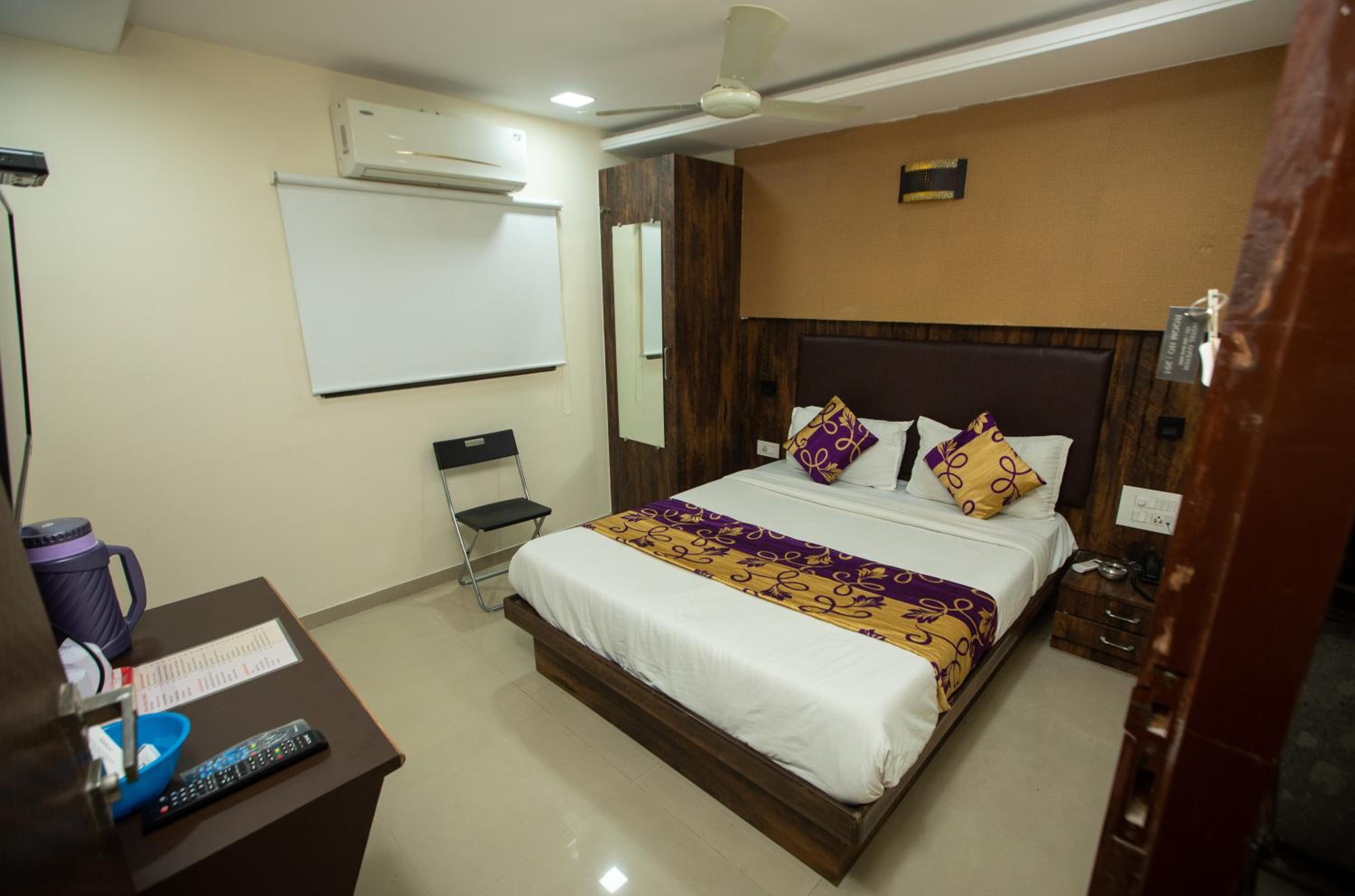 Deluxe Room - Photo 33