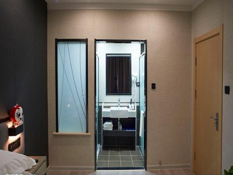 Special Offer - Family Room - Photo 2