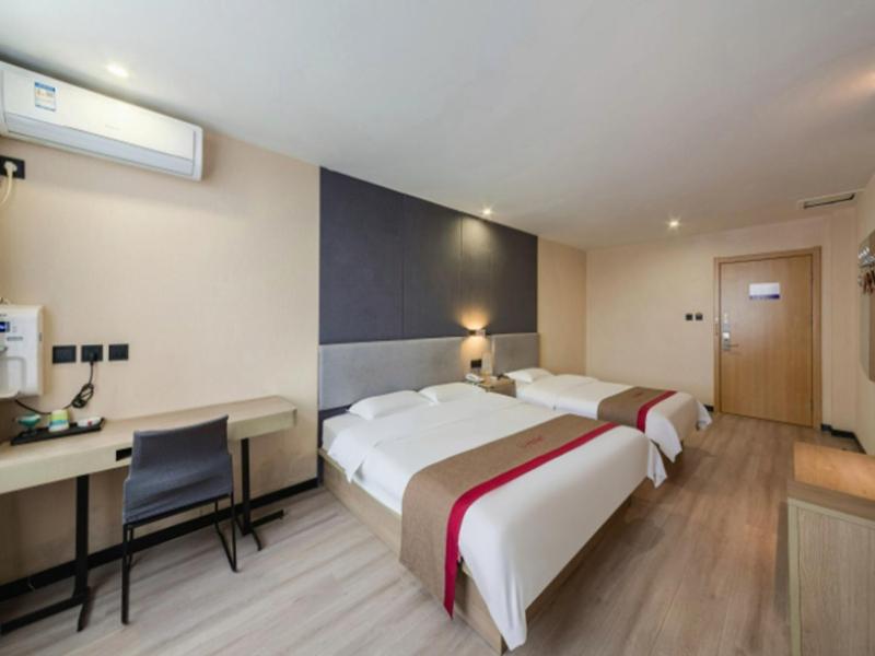 Special Offer - Family Room - Photo 3