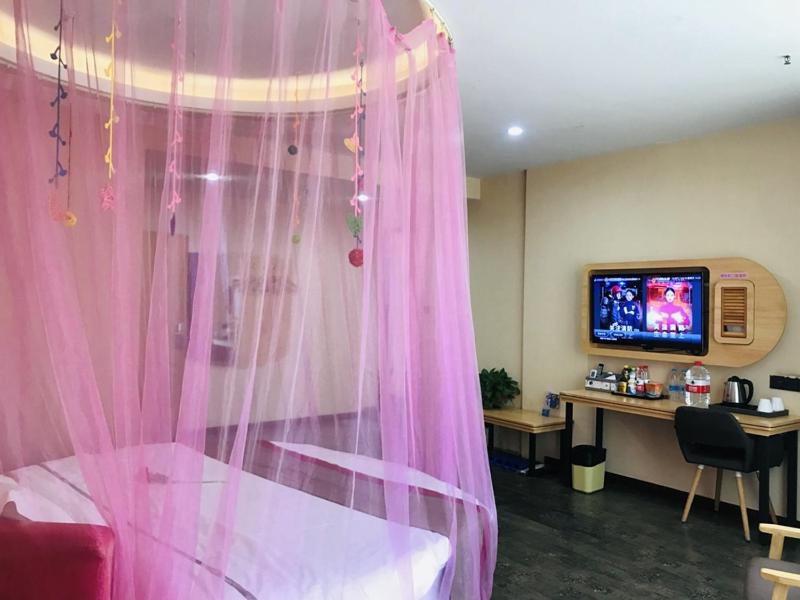 Round Double Room