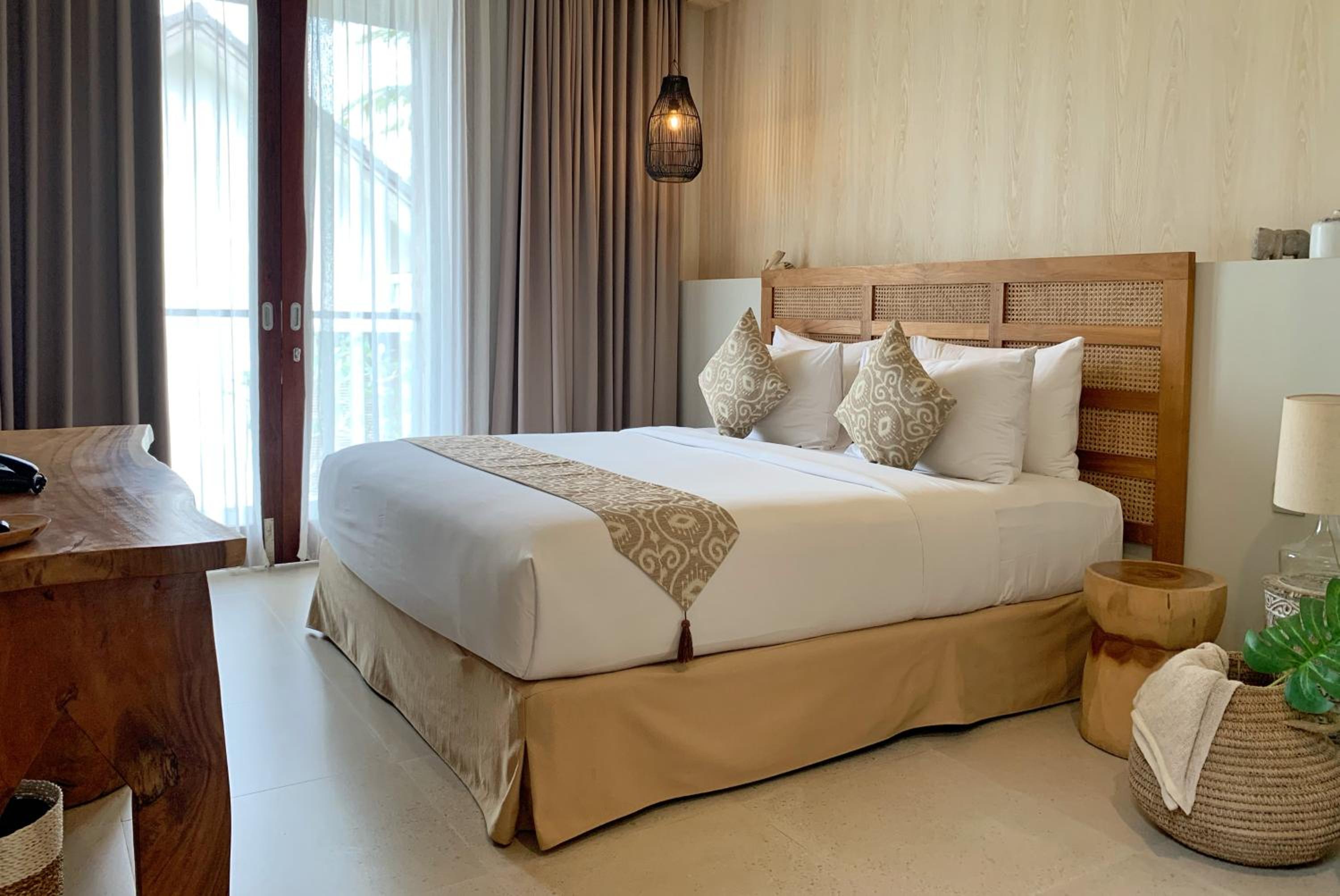 Deluxe King Room - Photo 5