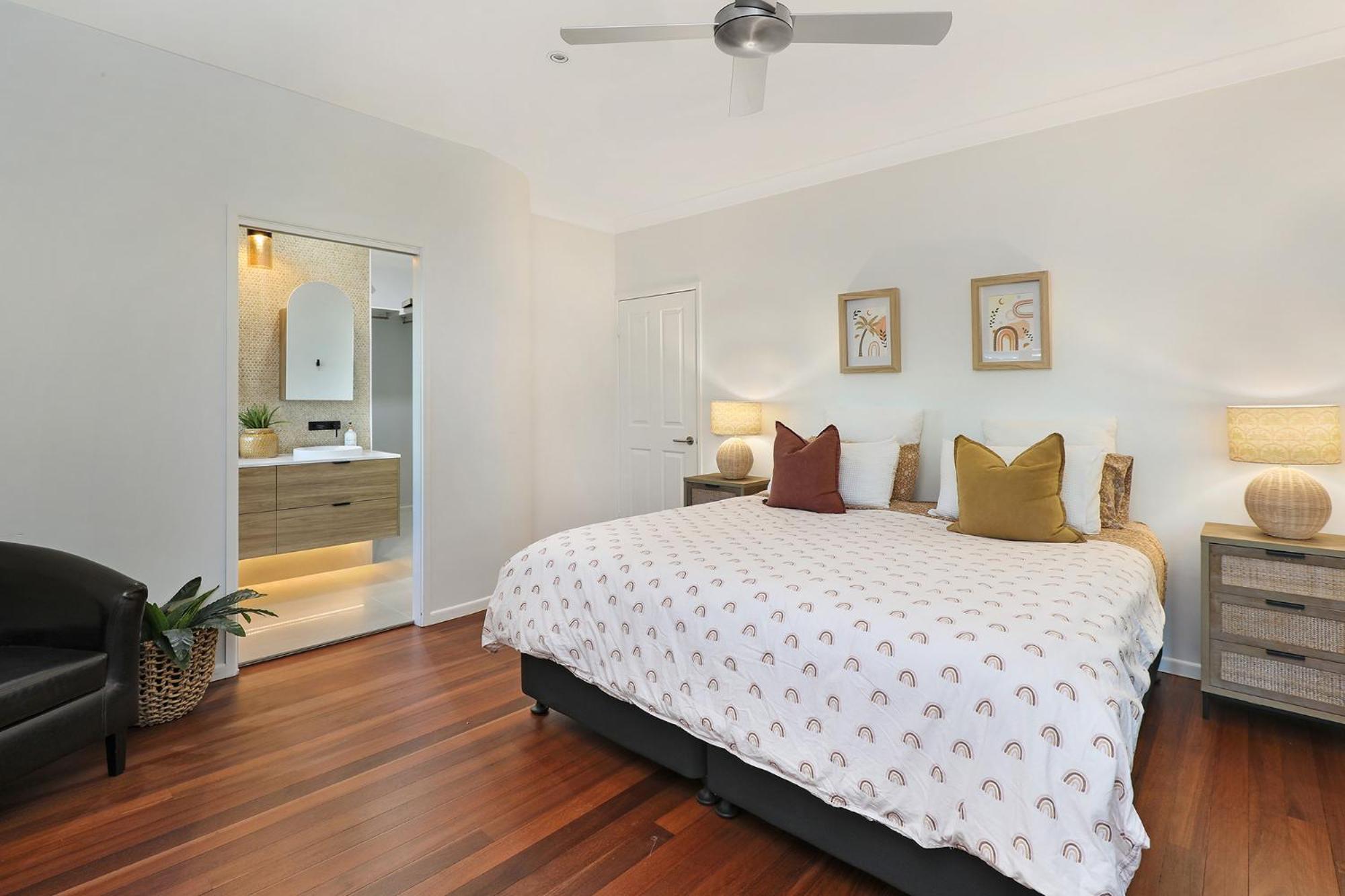 Seven-Bedroom House photo 1