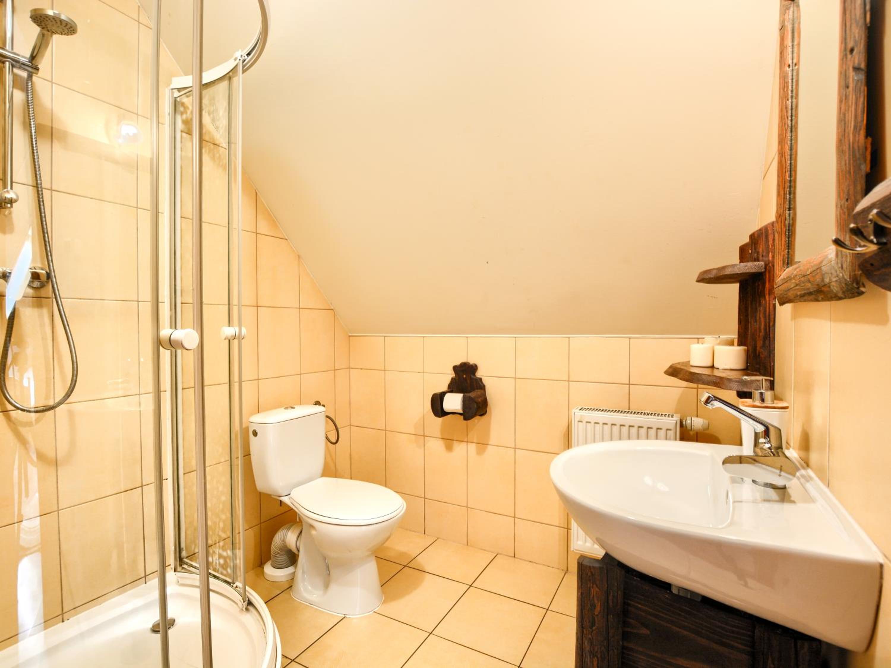 Family Room with Bathroom photo 2