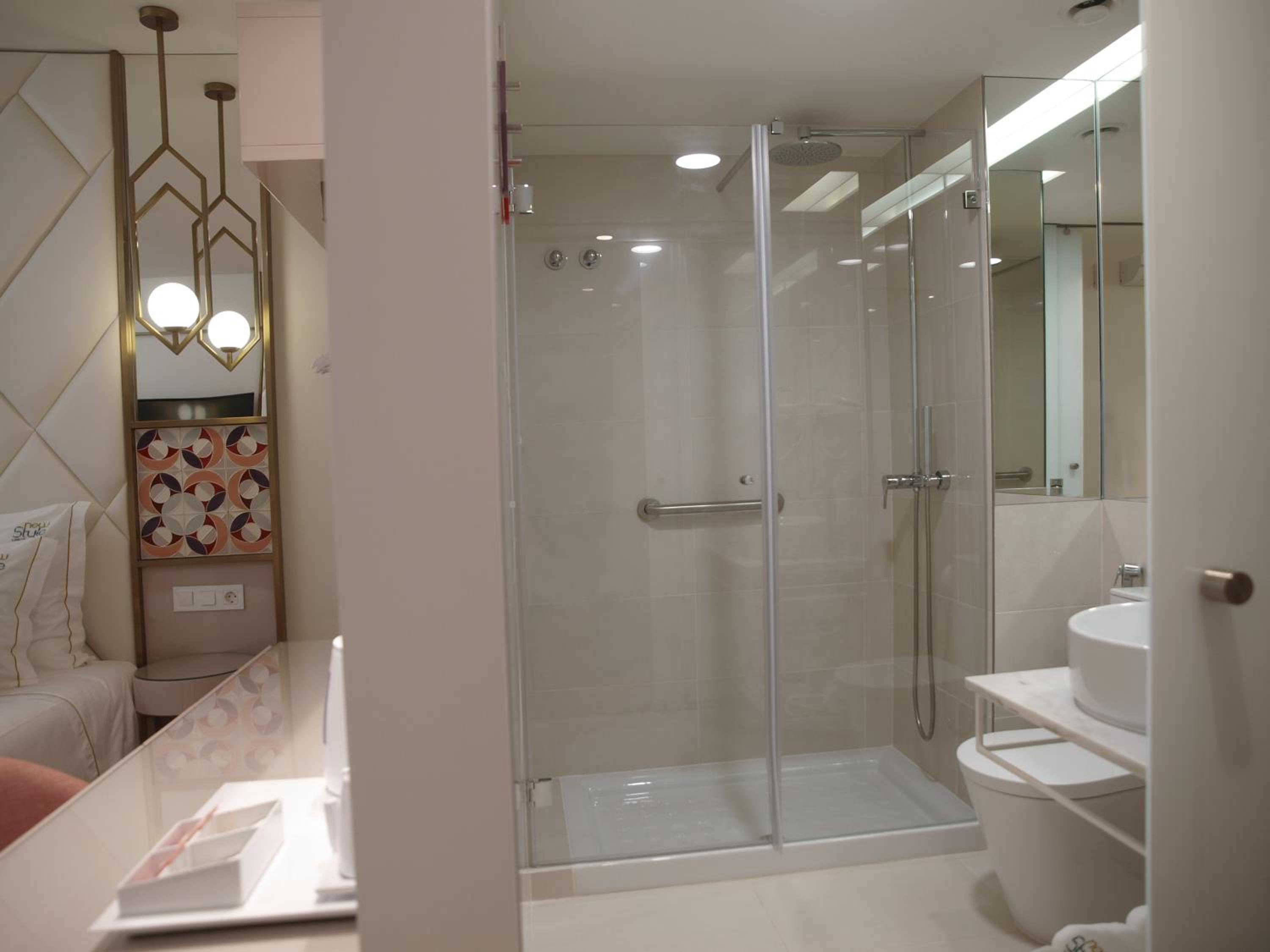 Twin Room - Photo 8