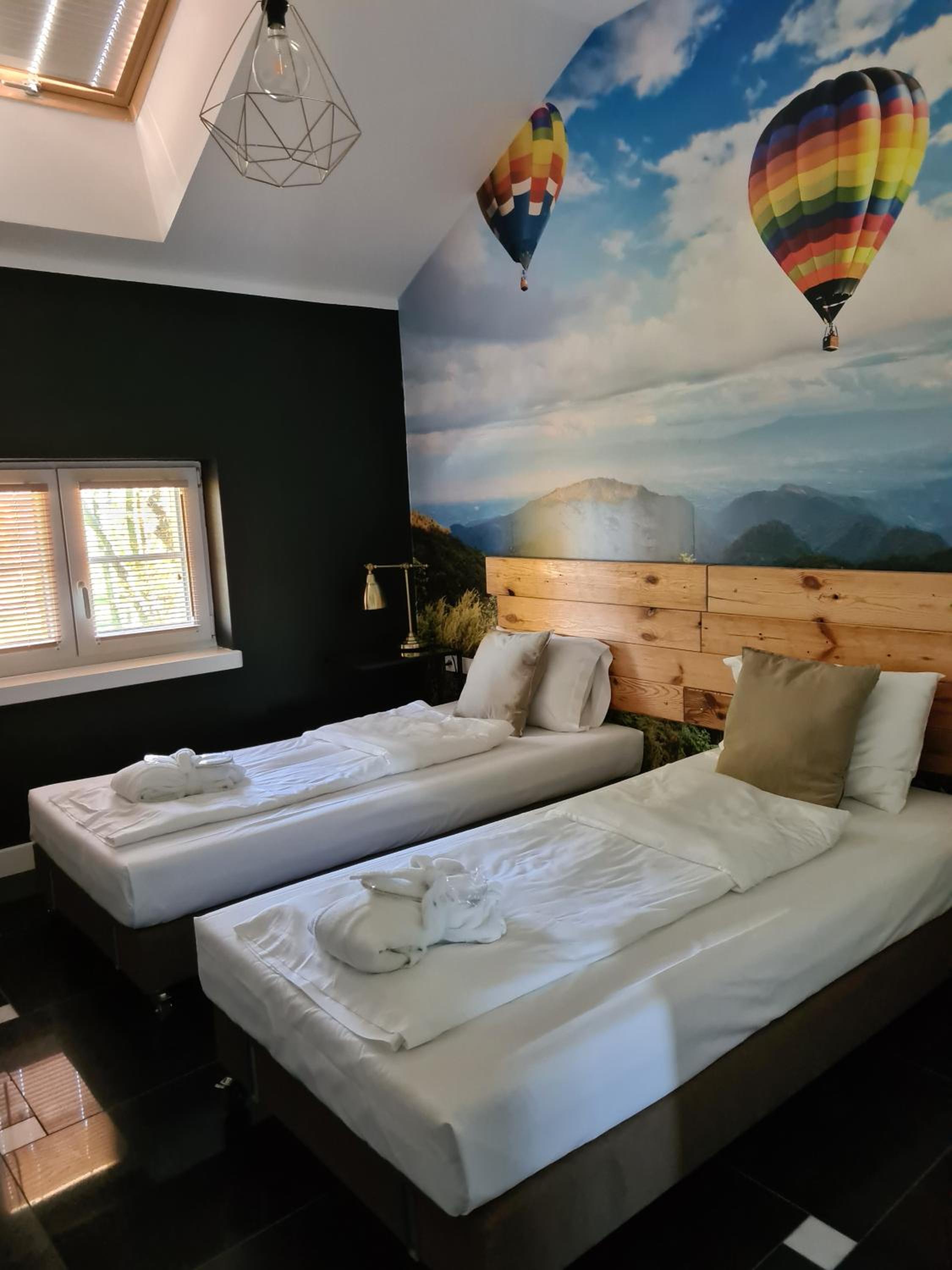Twin Room - Photo 2