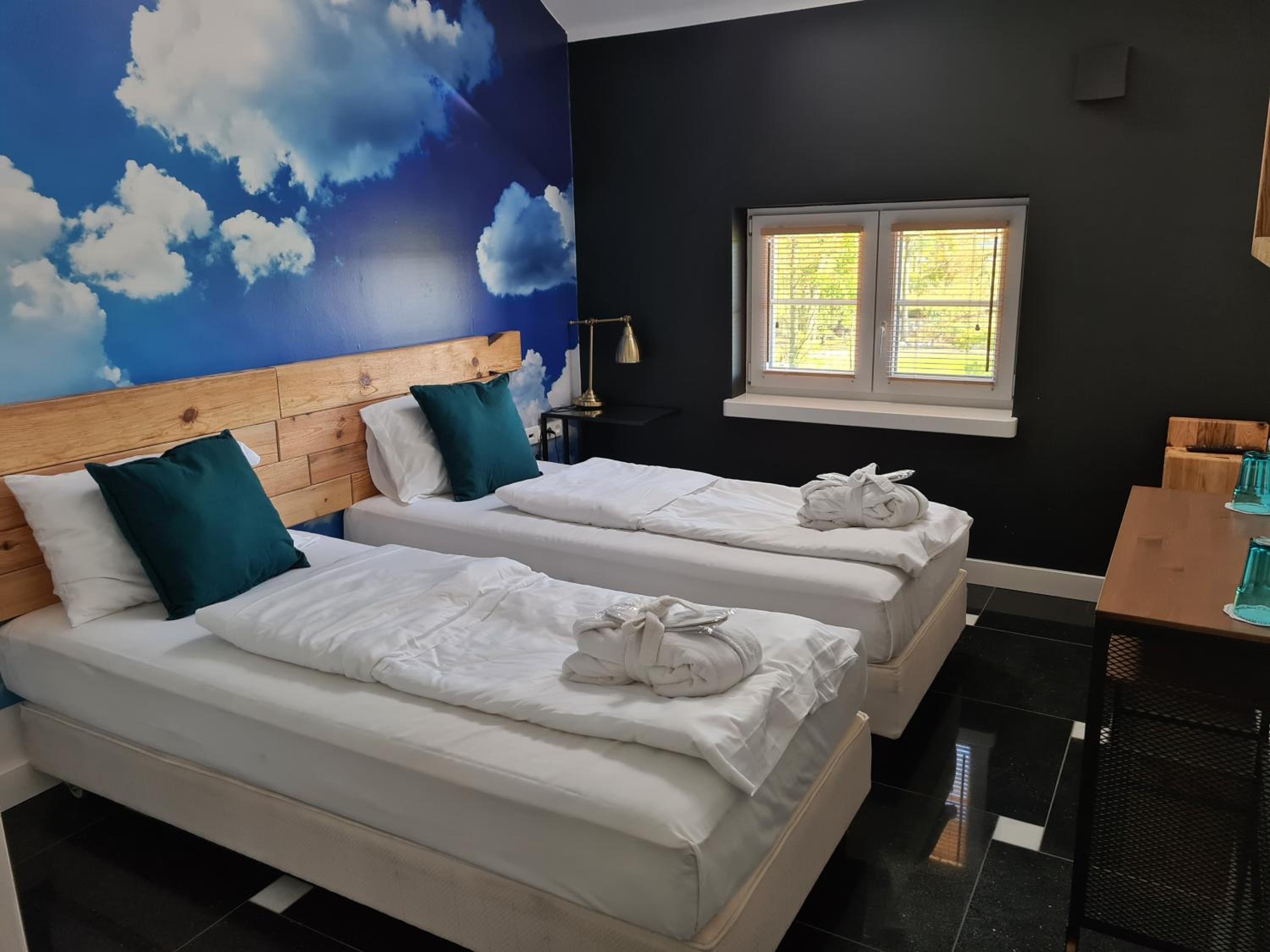 Twin Room - Photo 1