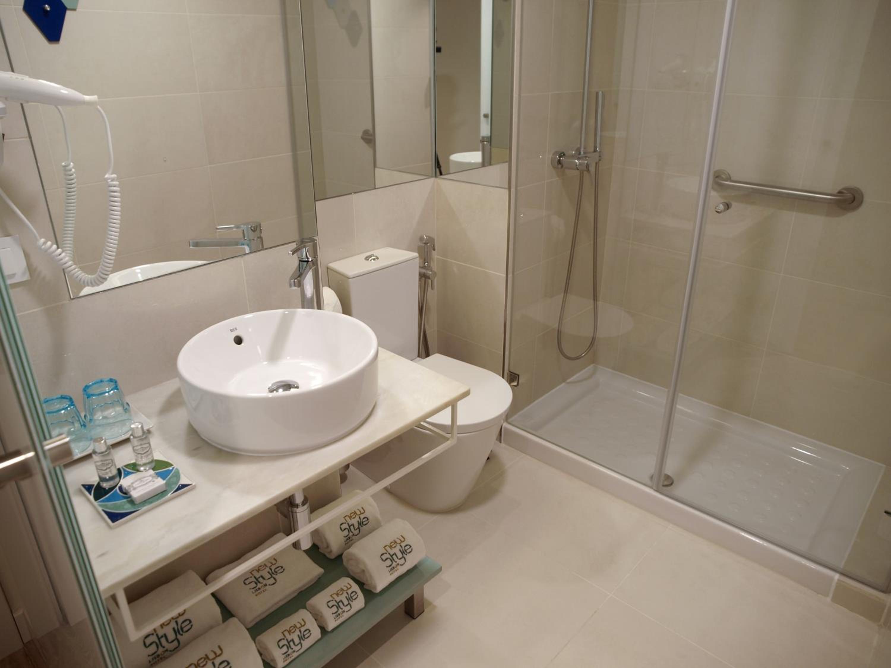 Twin Room - Photo 6