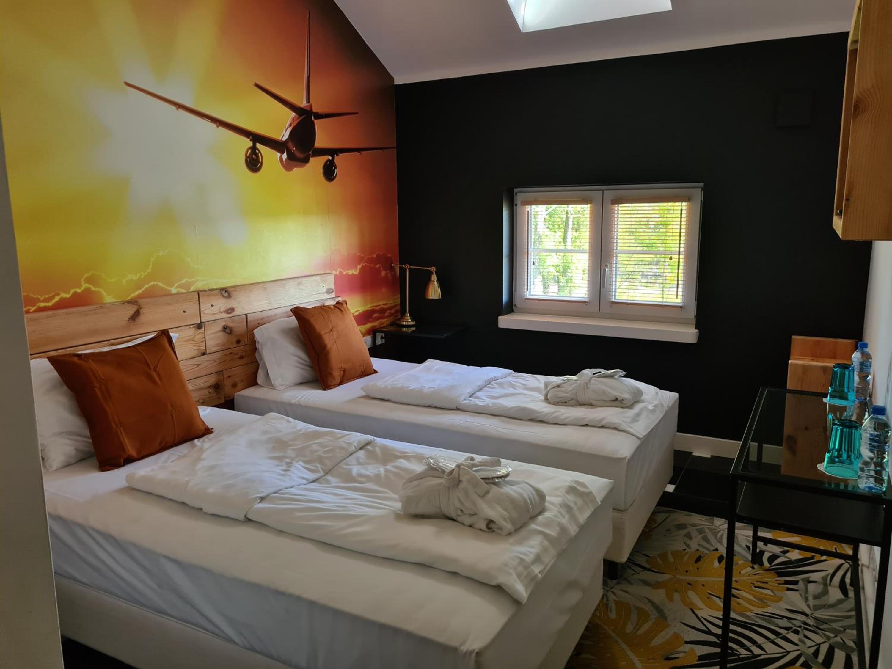 Twin Room - Photo 3