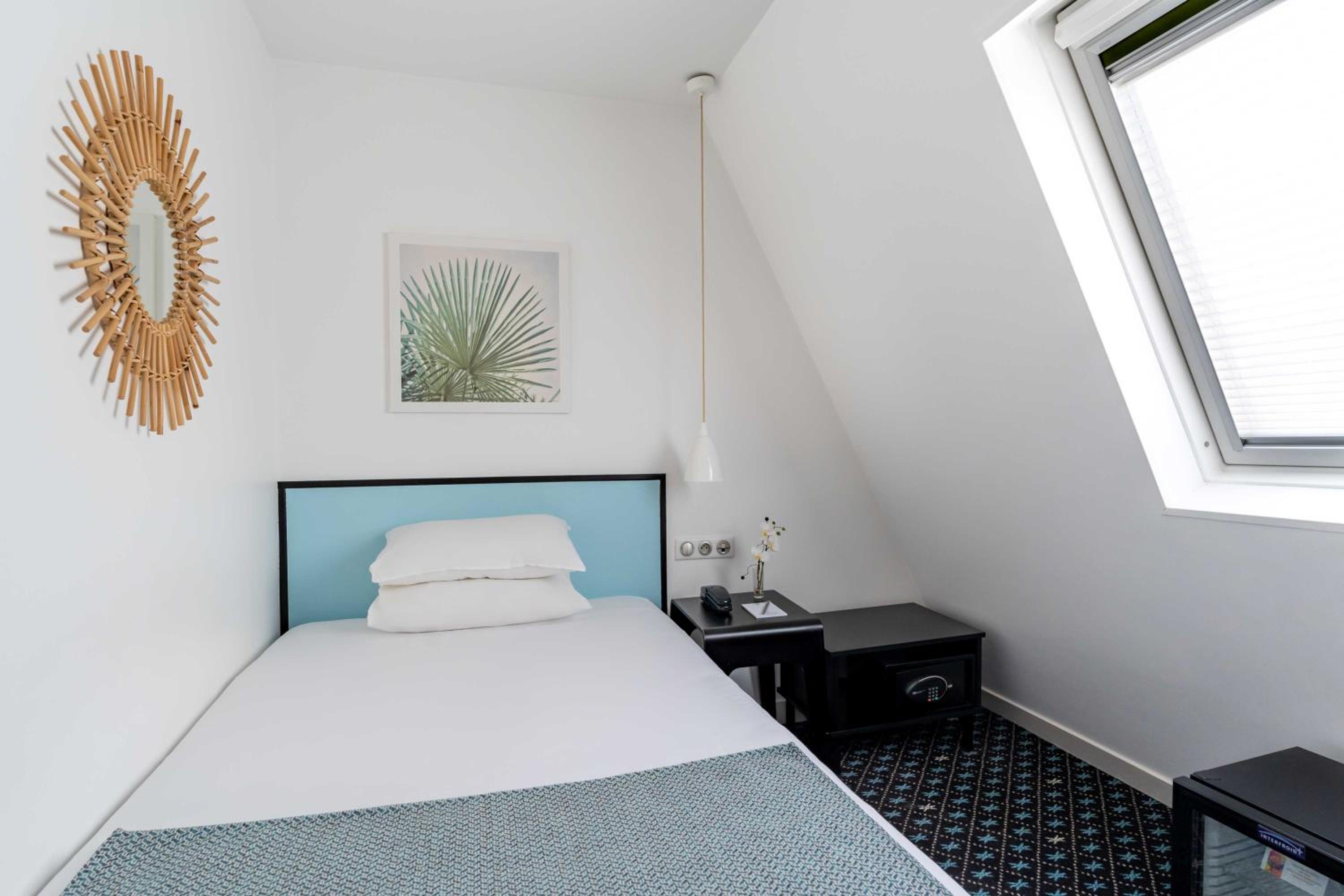 Single Room photo 2