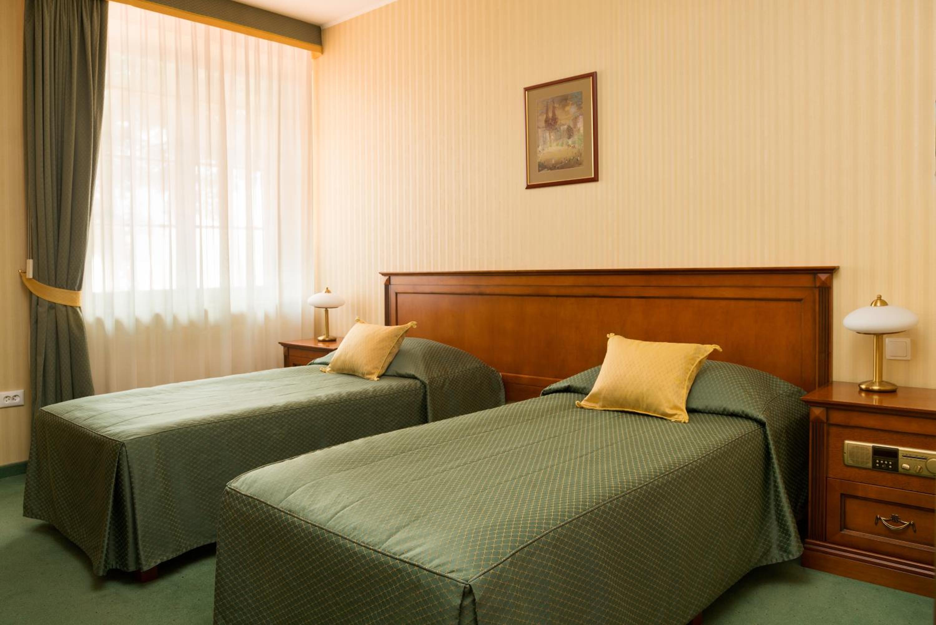 Standard Twin Room - Photo 3