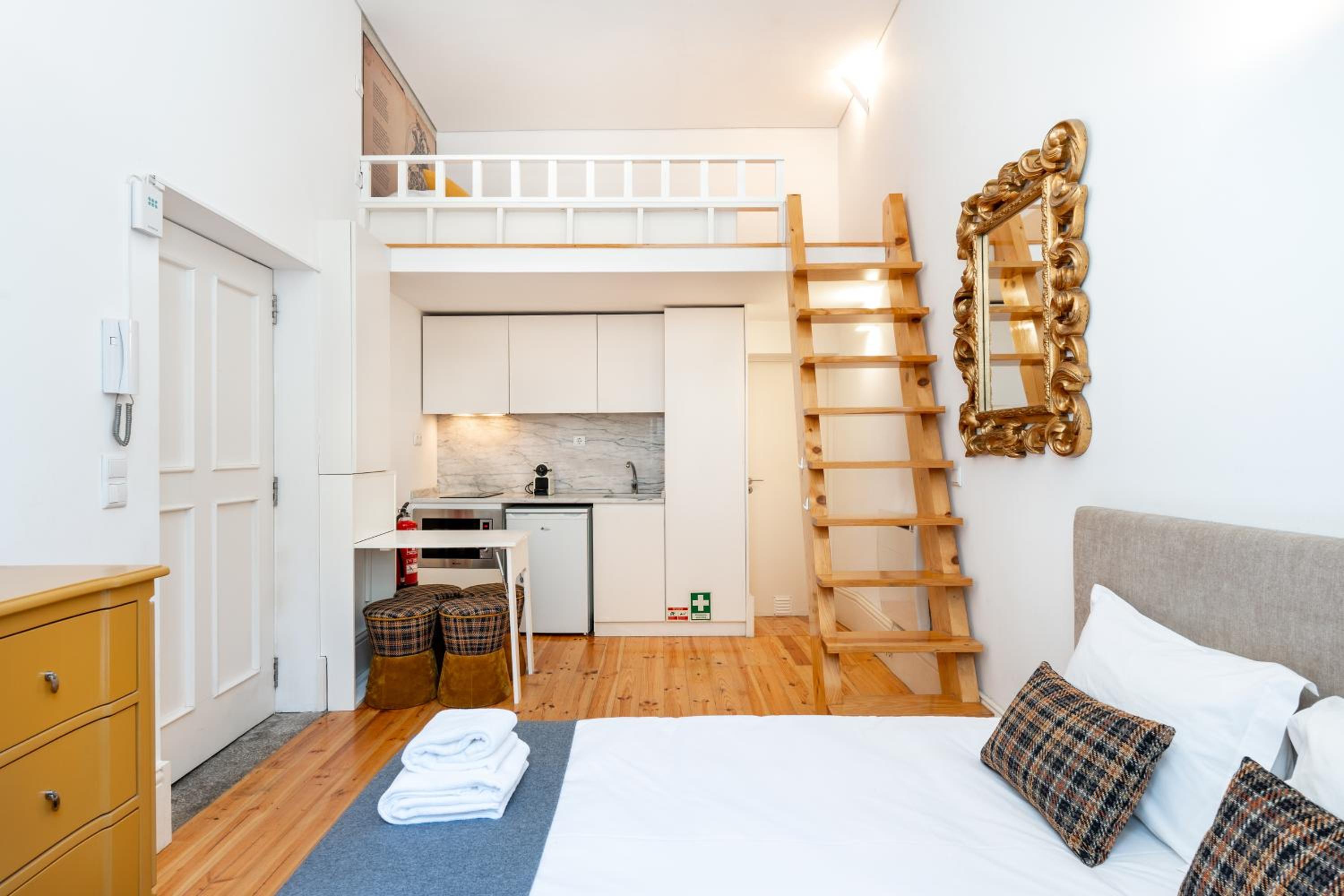 Apartment - Ground Floor - Photo 2