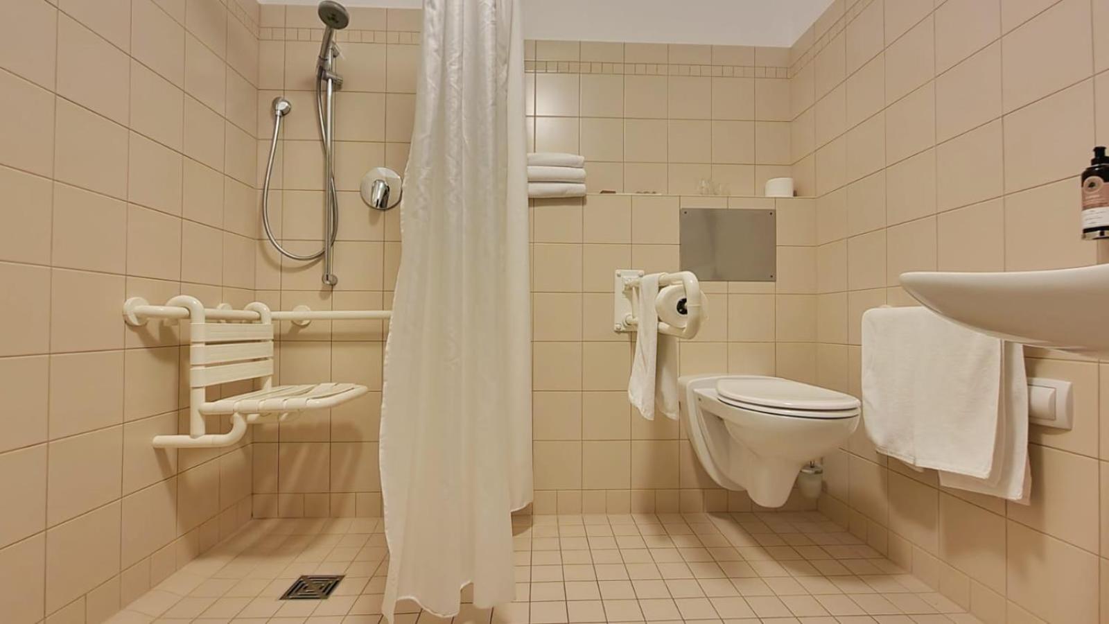 Triple Room - Disability Access - Photo 2