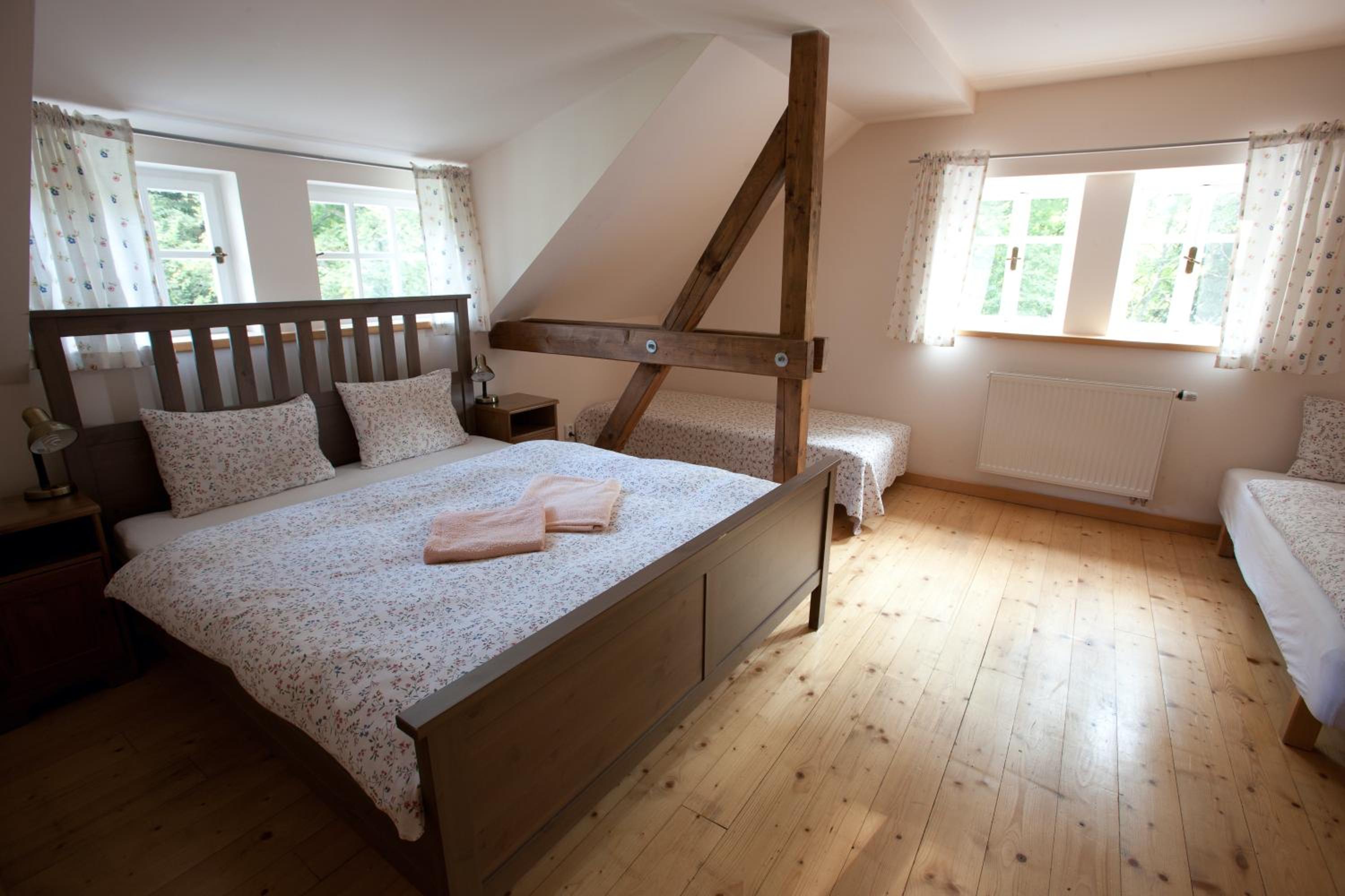 Quadruple Room with Private Bathroom photo 3