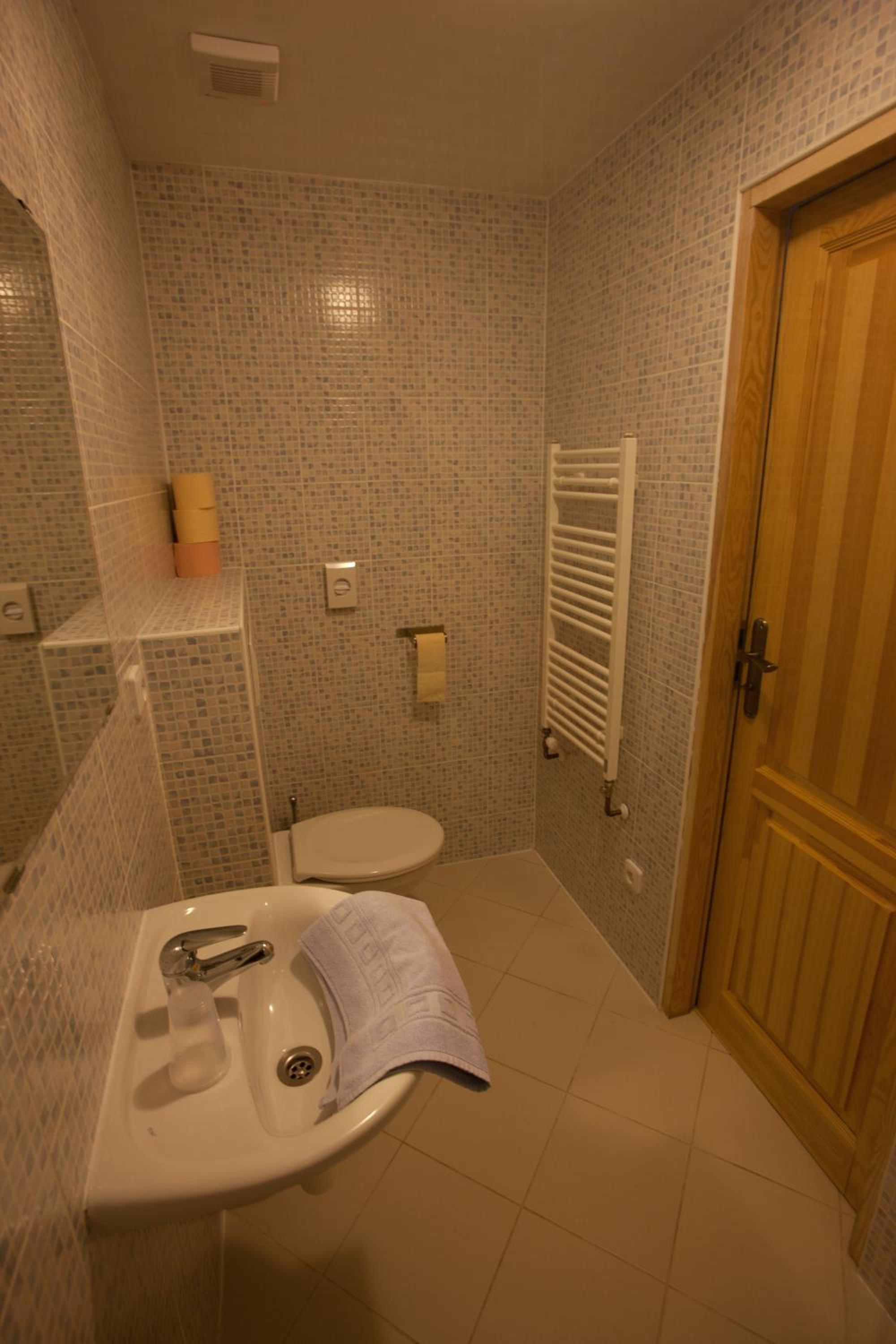 Quadruple Room with Private Bathroom photo 1