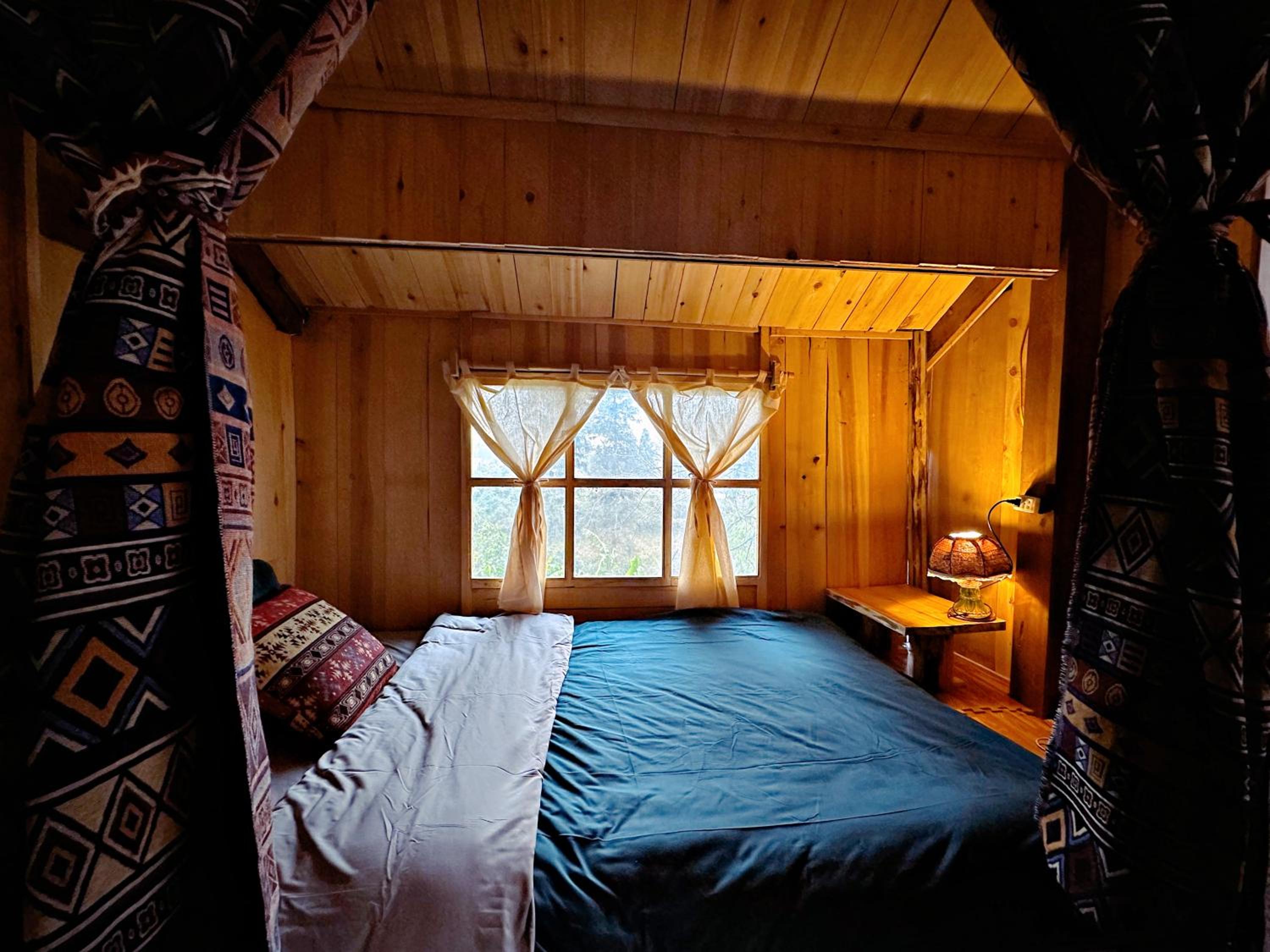 Single Room with Mountain View