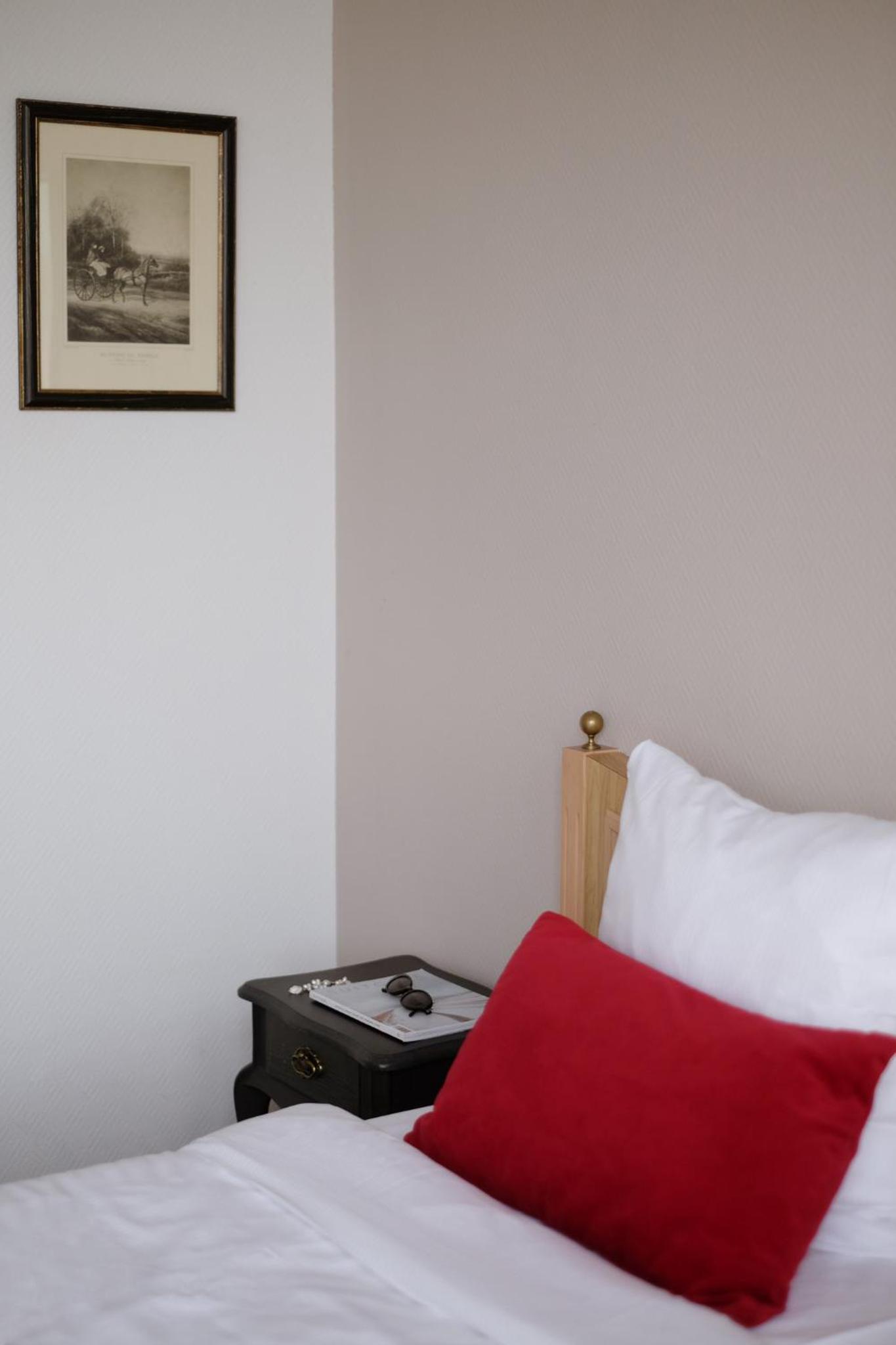 Economy Twin Room - Photo 5