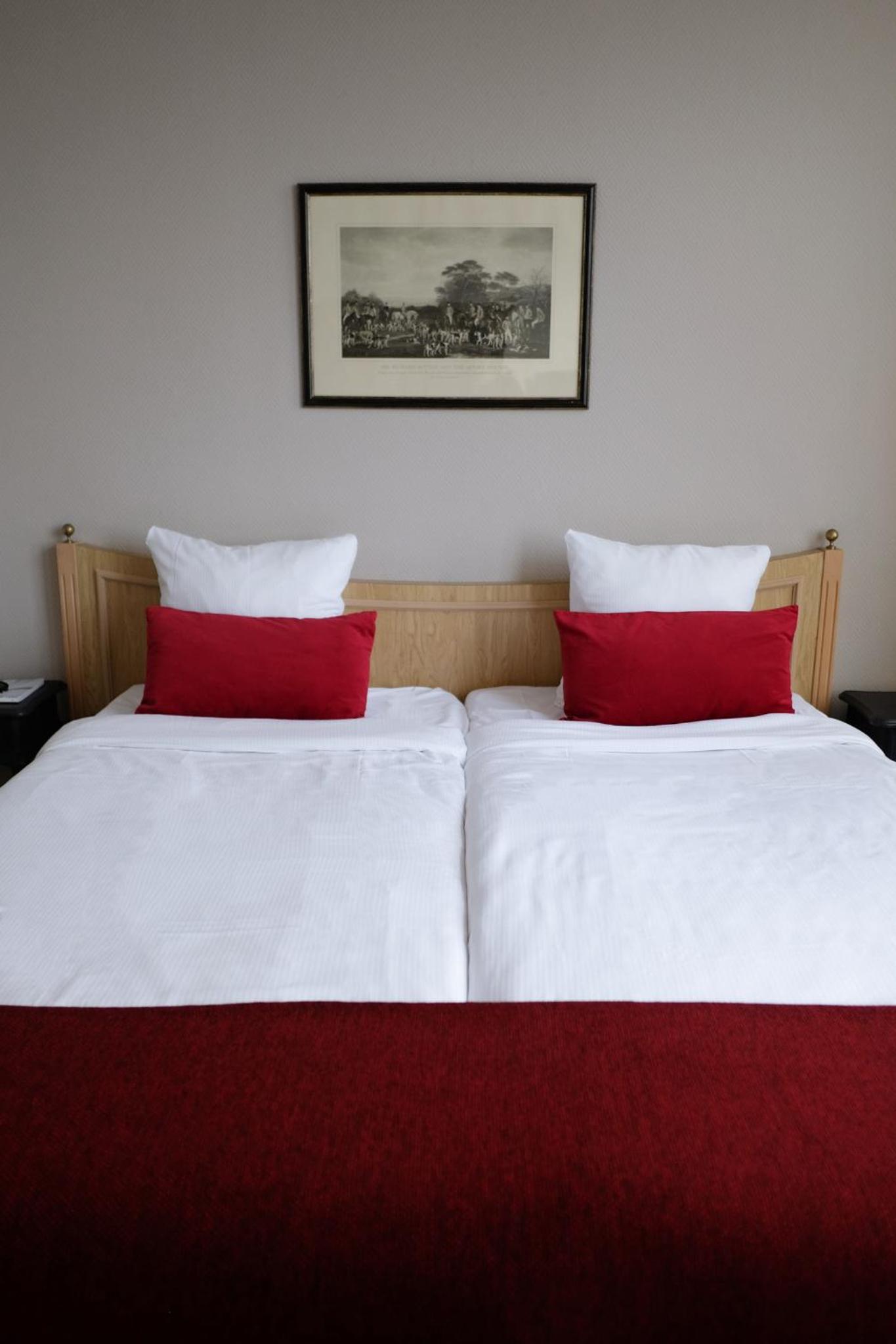 Economy Twin Room - Photo 3