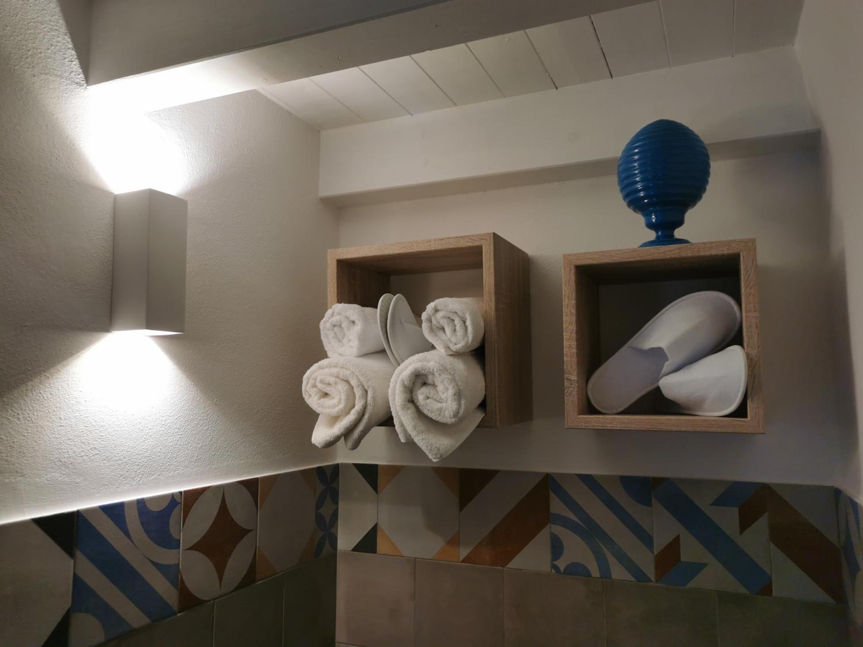 Deluxe Room - Photo 23