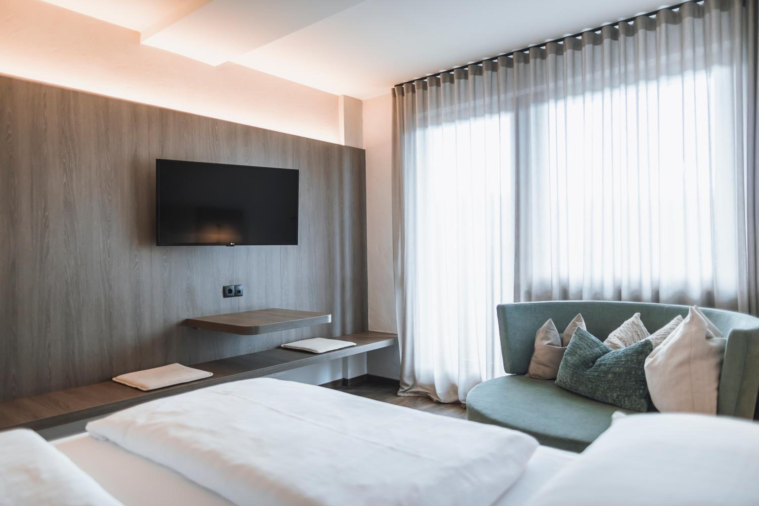 Double Room with Balcony - Photo 9