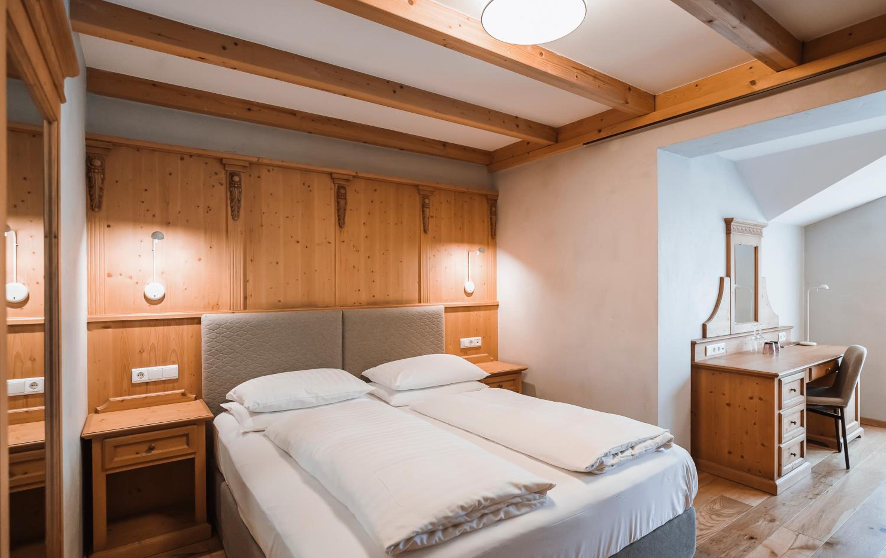 Junior Suite with Balcony - Photo 1