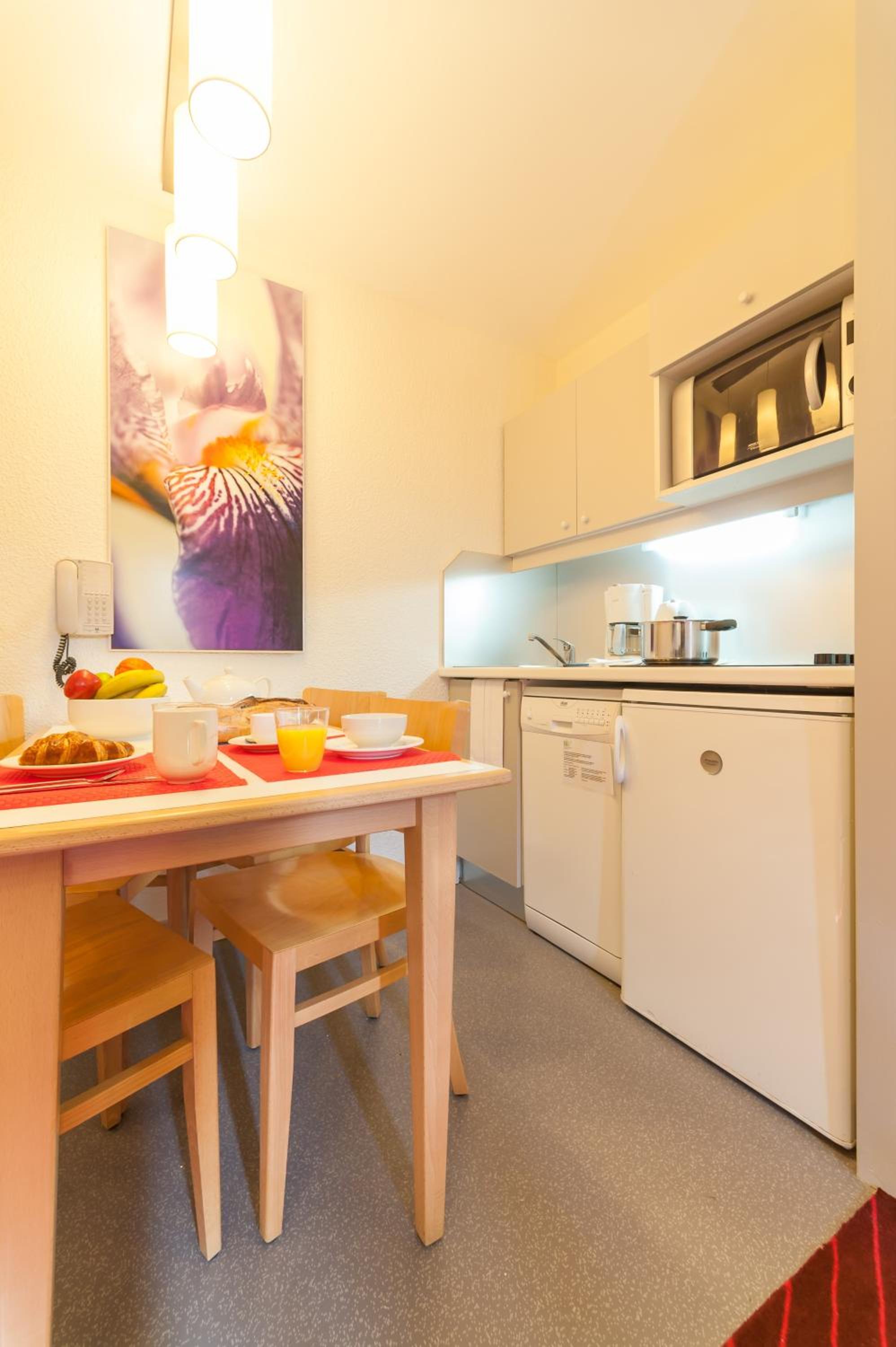 One-Bedroom Apartment (4 People) photo 2
